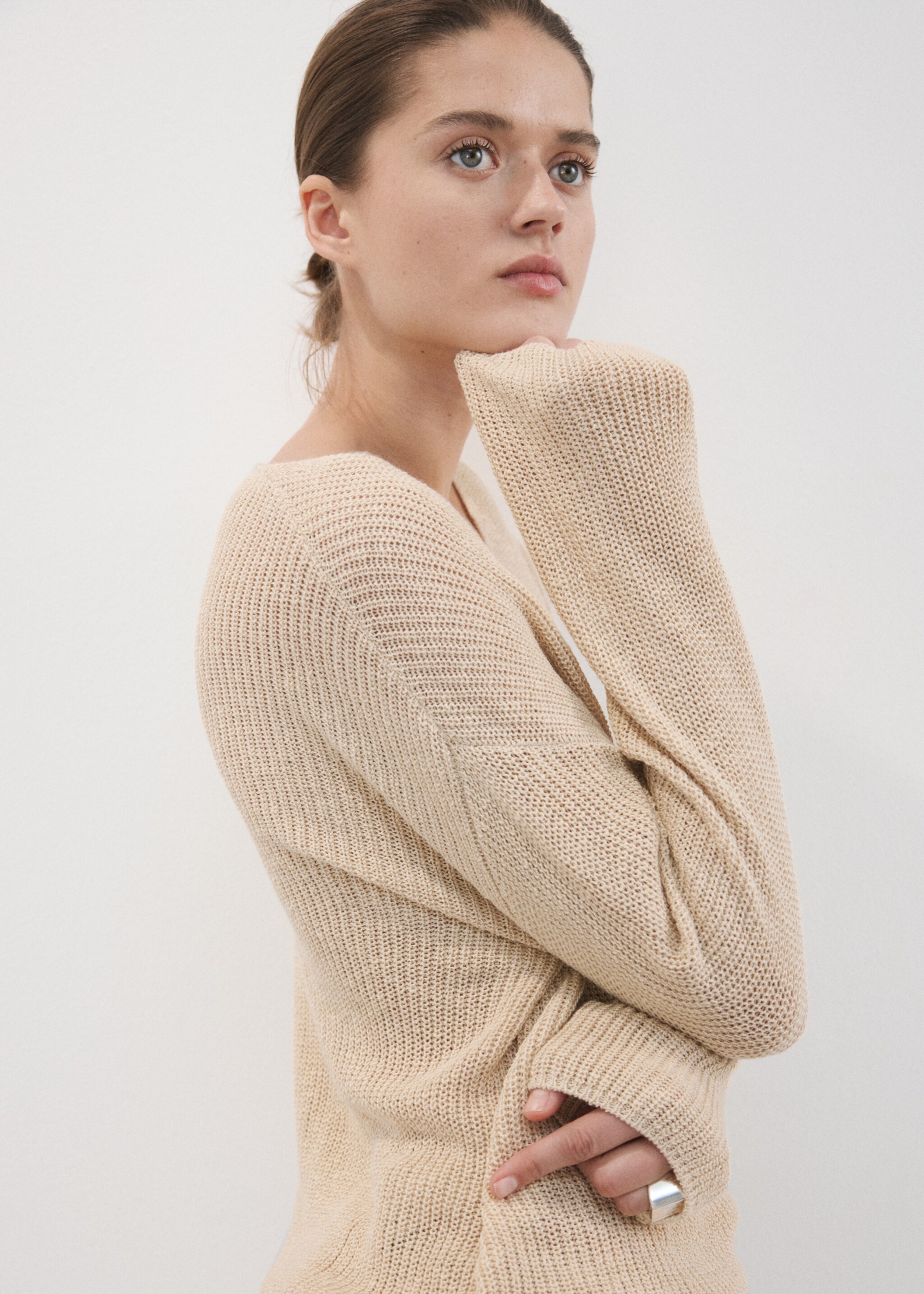 V-neck openwork knitted sweater - Details of the article 1, Sand. Ref: 27097136-00.