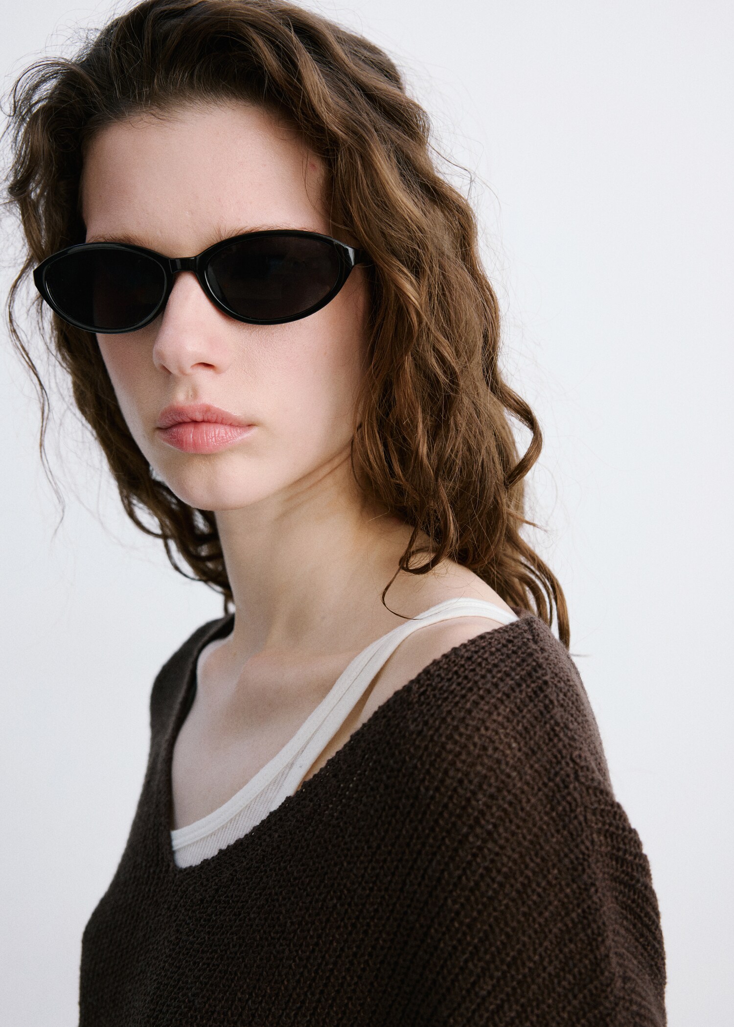 V-neck openwork knitted sweater - Details of the article 1