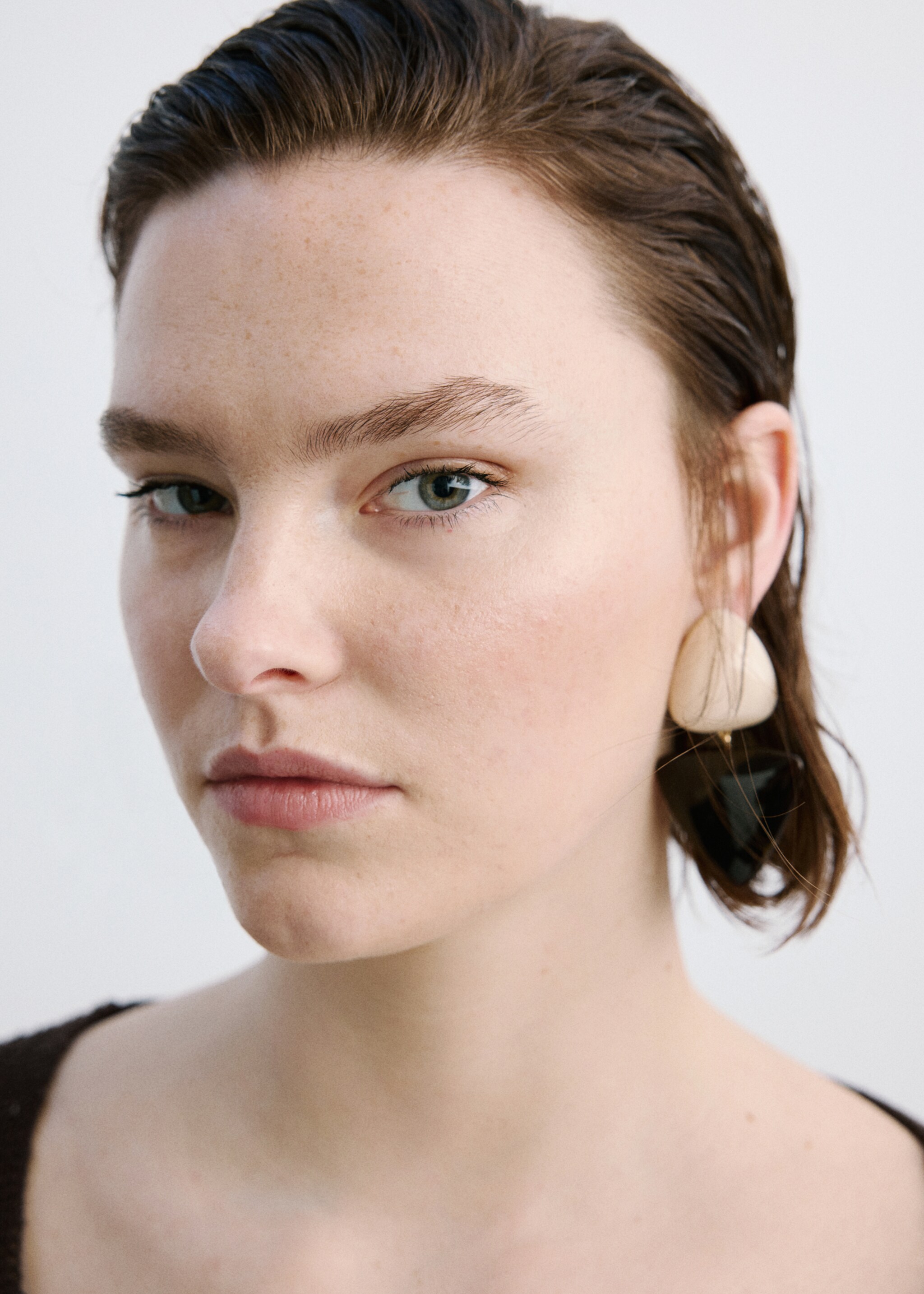 V-neck openwork knitted sweater - Details of the article 4, Chocolate. Ref: 27097136-00.