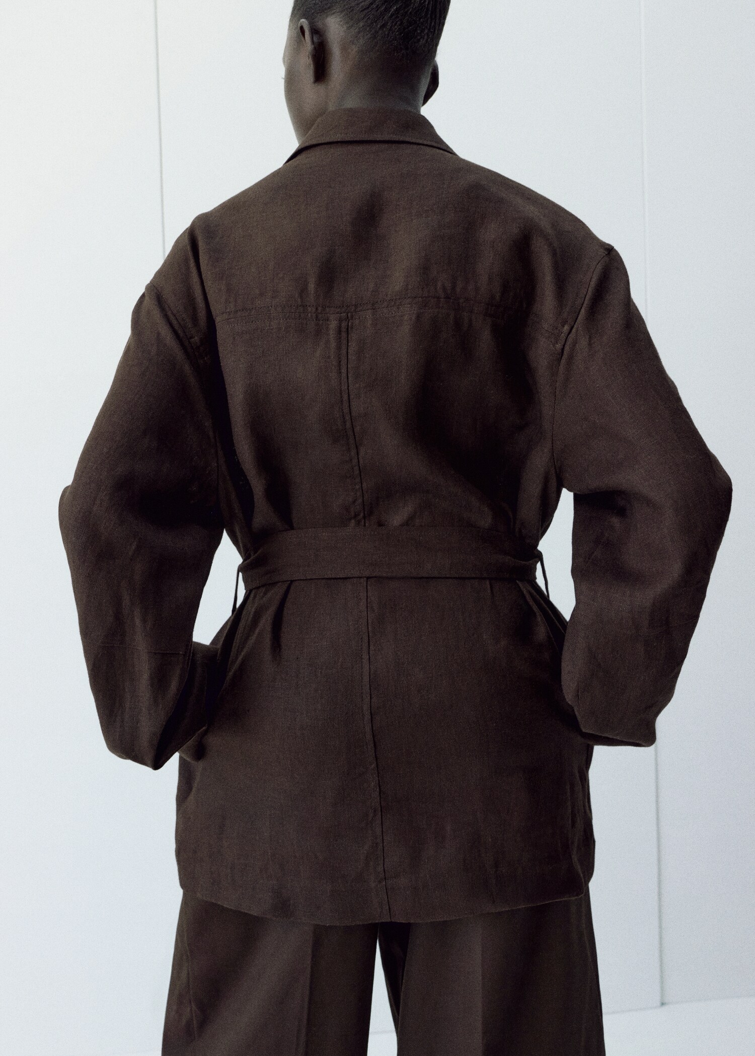 Linen jacket with belt - Reverse of the article