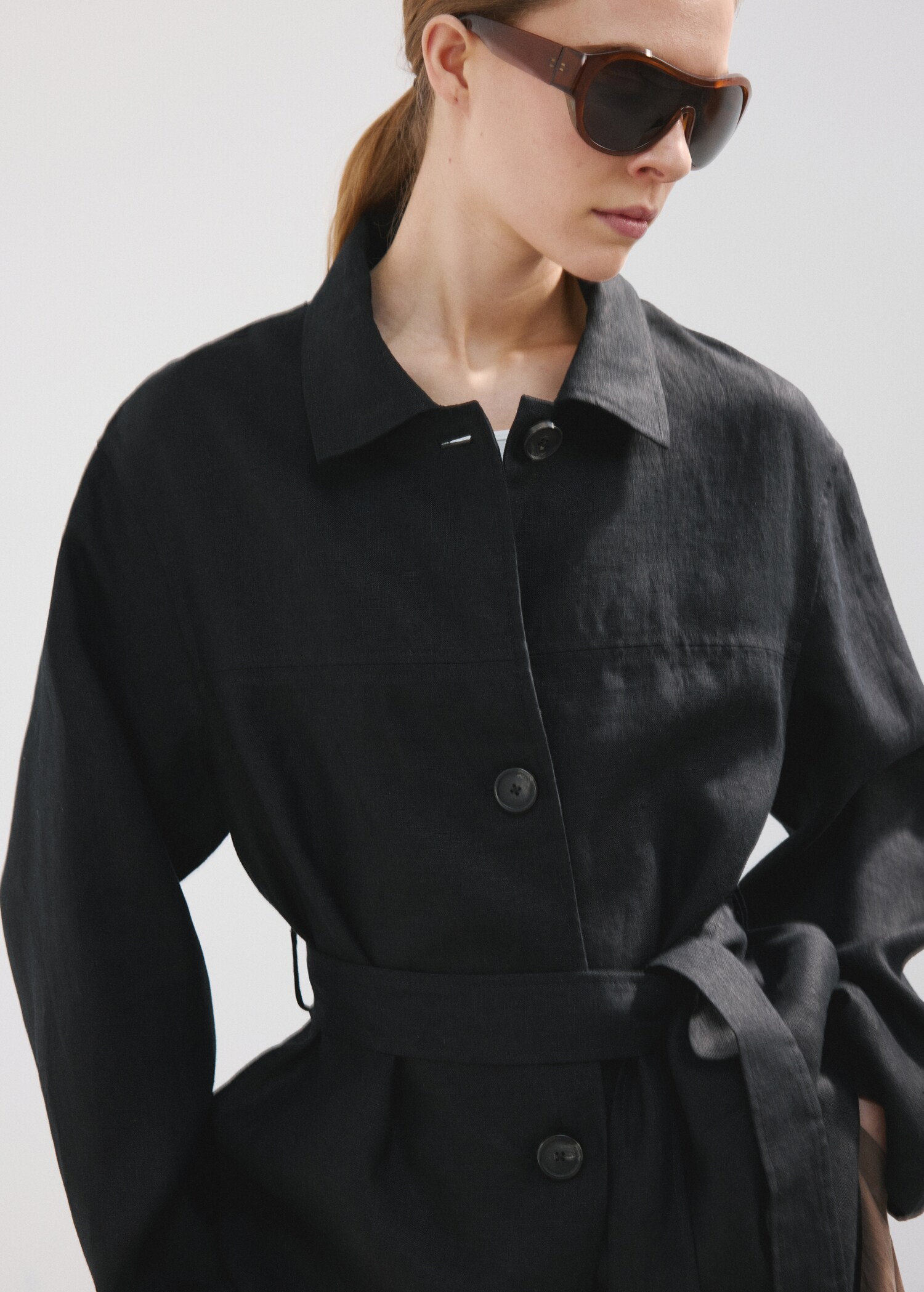 Linen jacket with belt - Details of the article 1