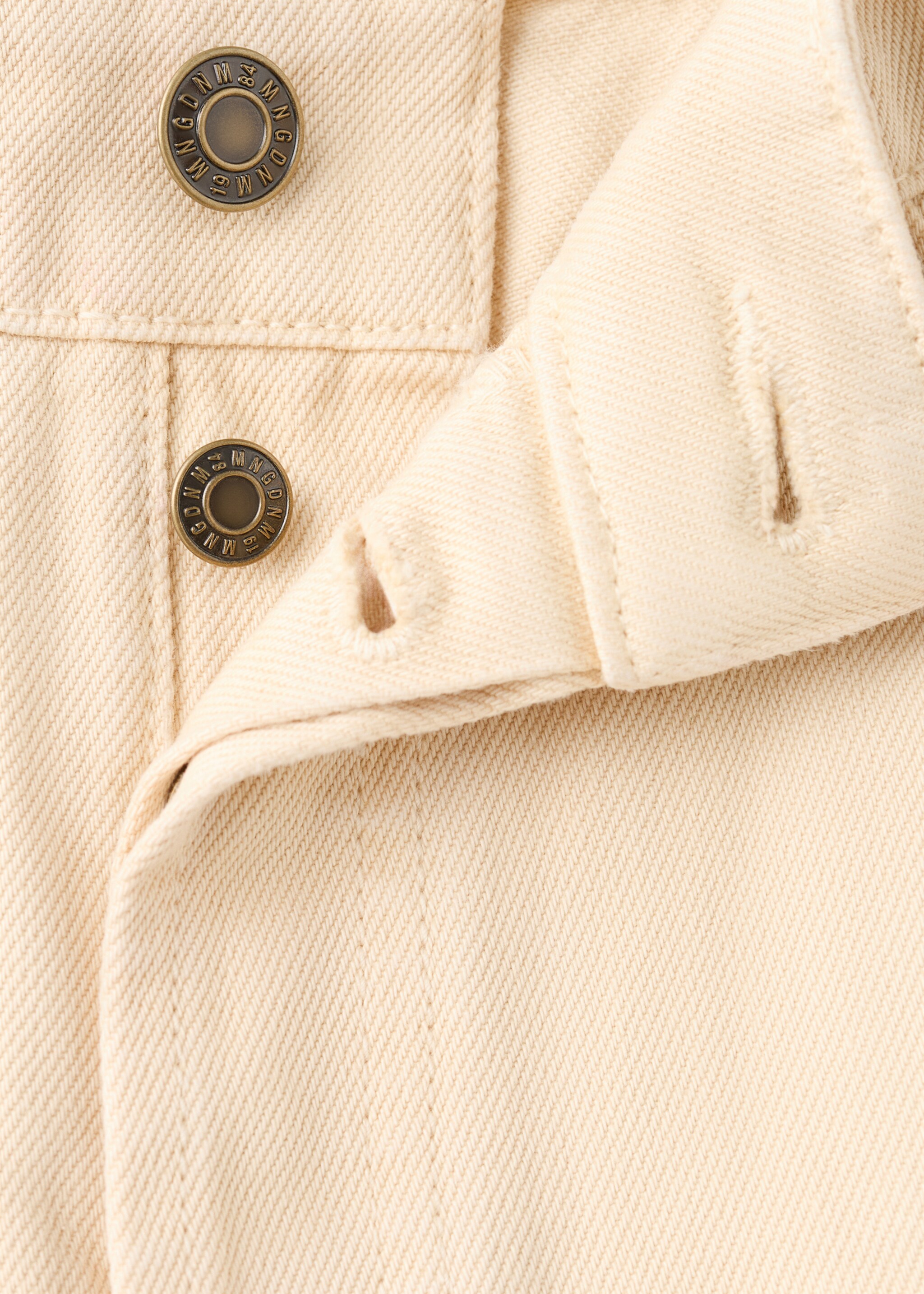 Low-rise denim bermuda shorts - Details of the article 8, Vanilla. Ref: 27097142-00.