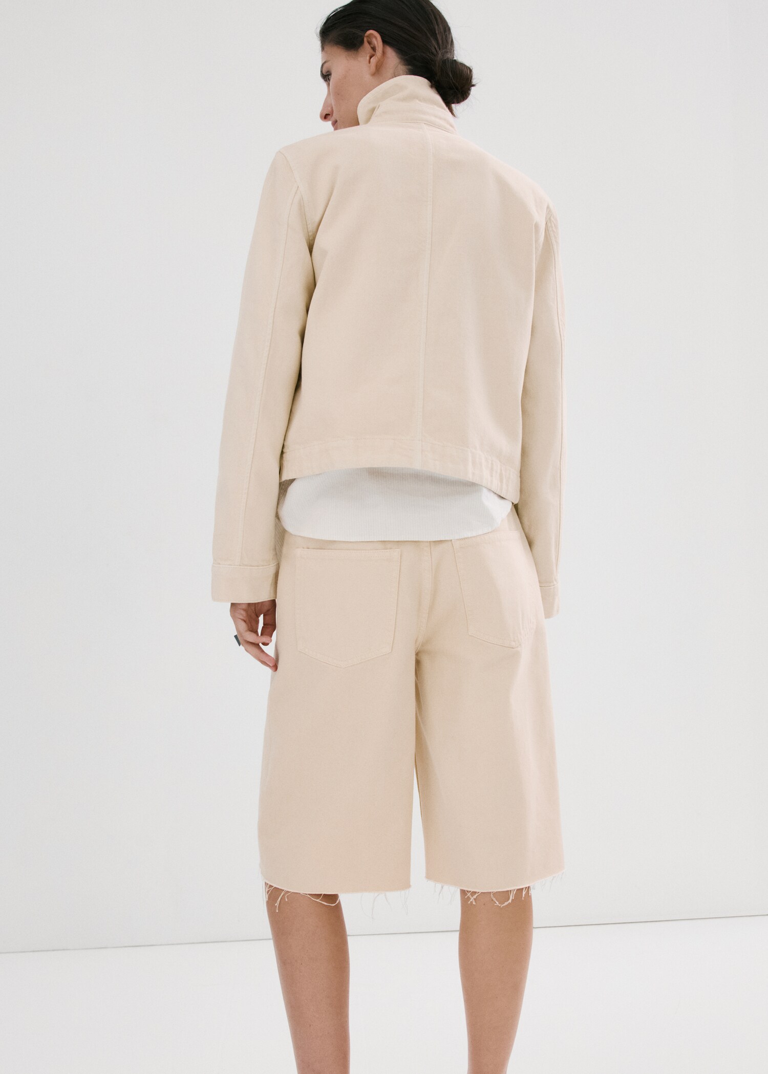 Low-rise denim bermuda shorts - Reverse of the article