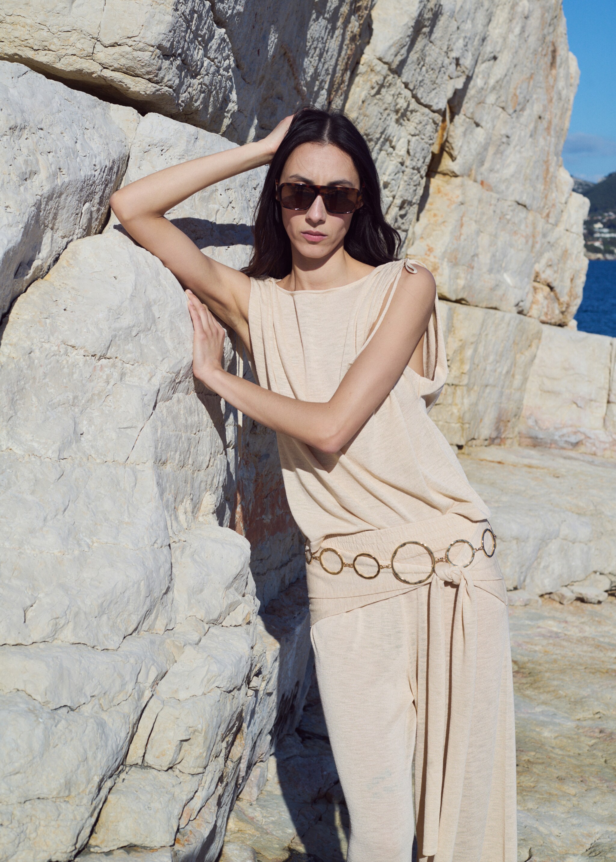 Fine knit trousers with knot detail - Details of the article 1, Ecru. Ref: 27097143-00.