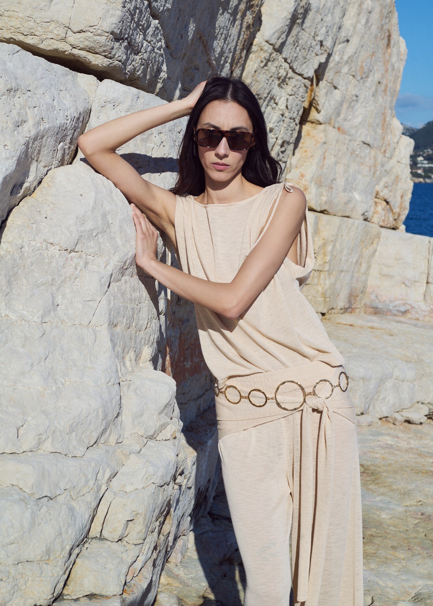 Fine knit trousers with knot detail - Details of the article 1