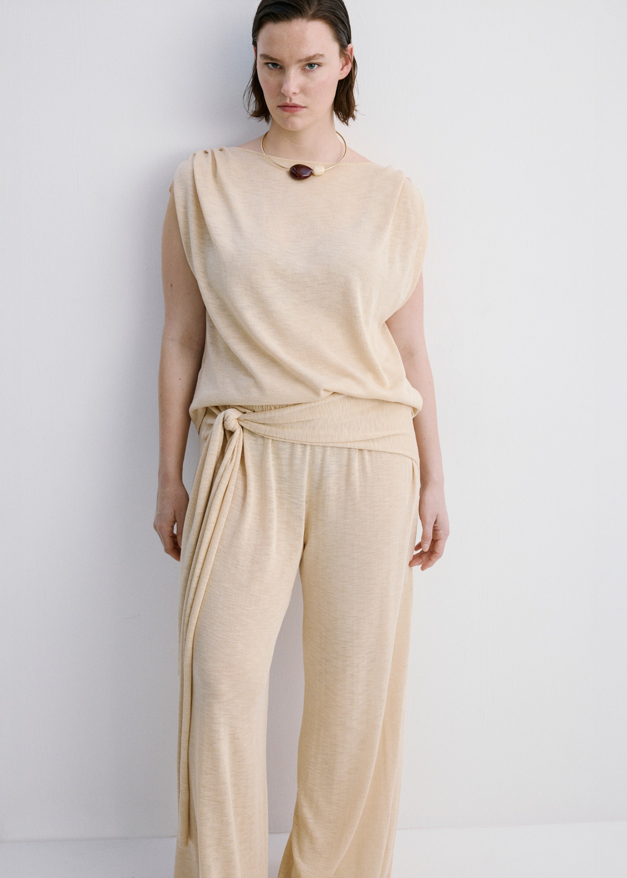 Fine knit trousers with knot detail - Details of the article 5, Ecru. Ref: 27097143-00.