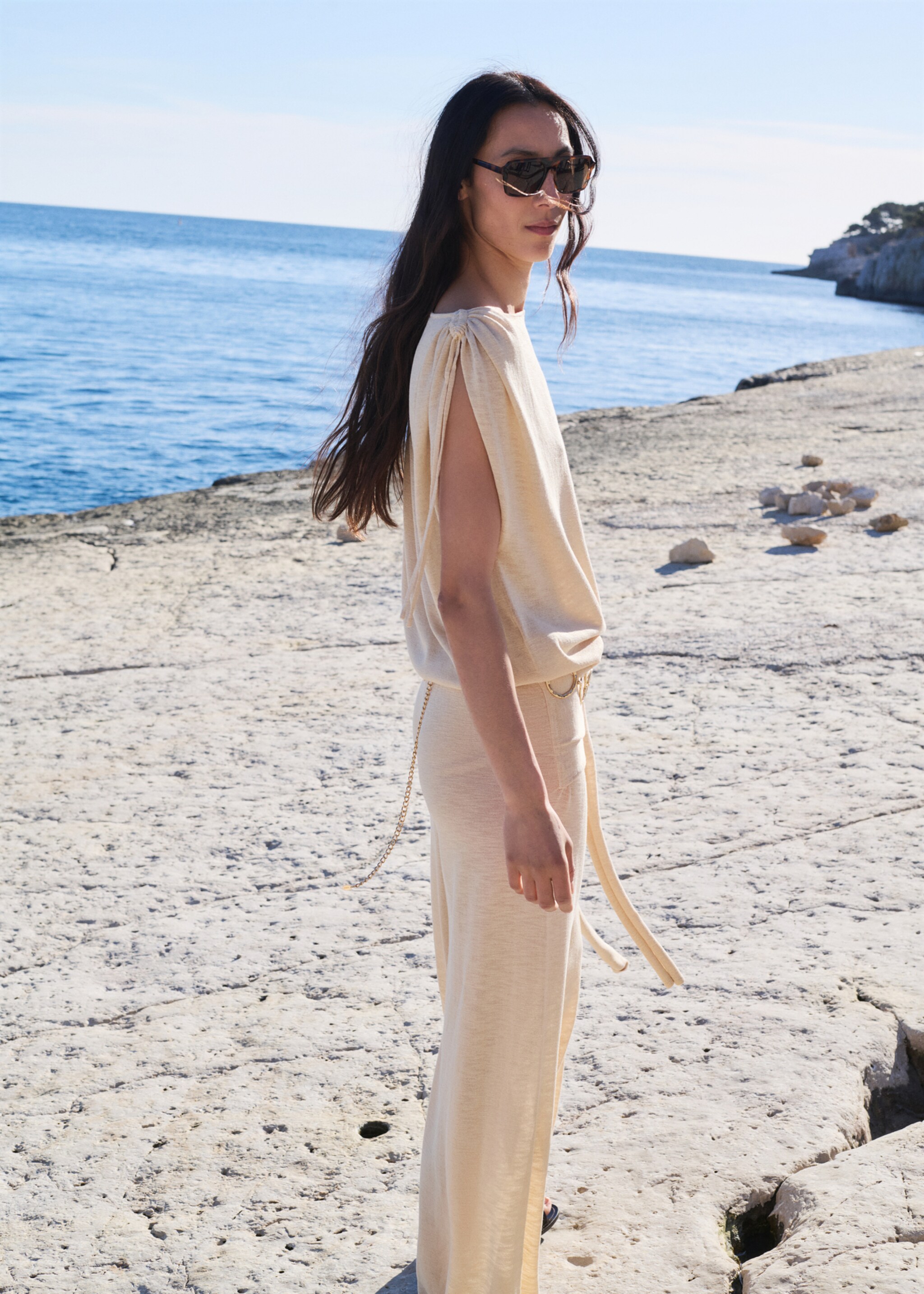 Fine knit trousers with knot detail - Details of the article 6, Ecru. Ref: 27097143-00.