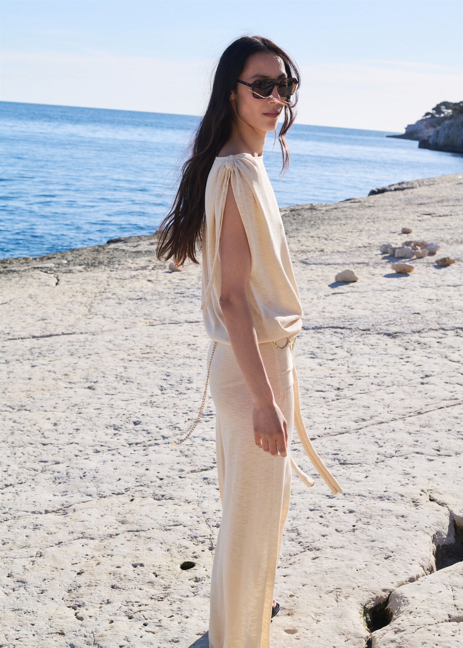 Fine knit trousers with knot detail - Details of the article 6