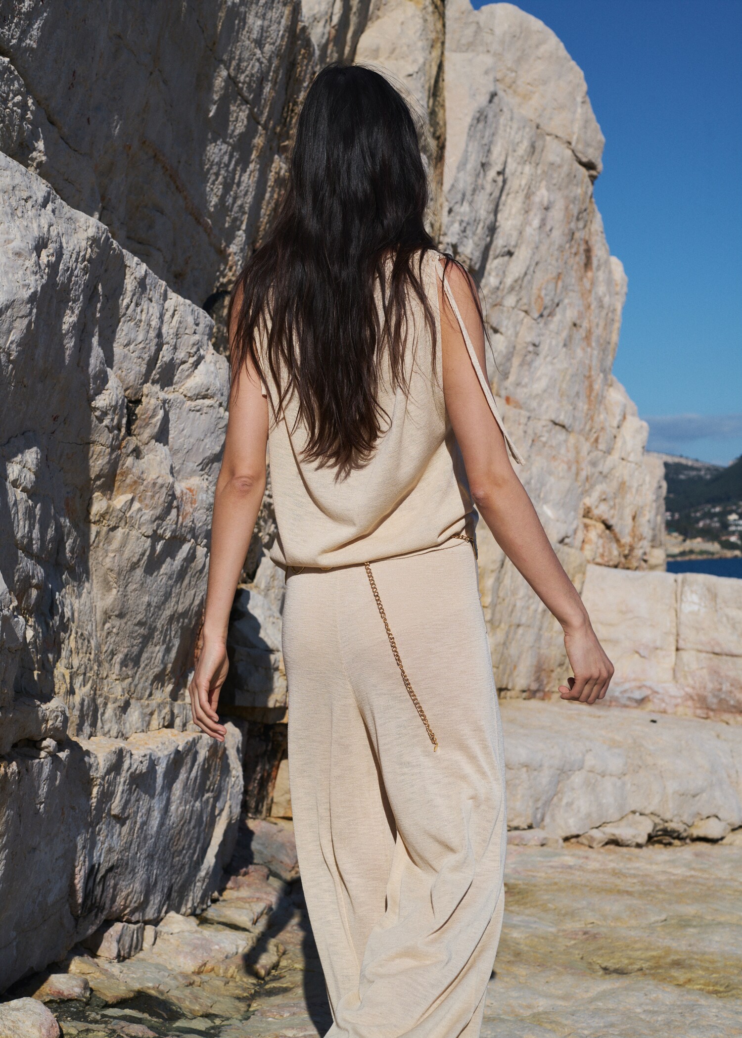 Fine knit trousers with knot detail - Reverse of the article