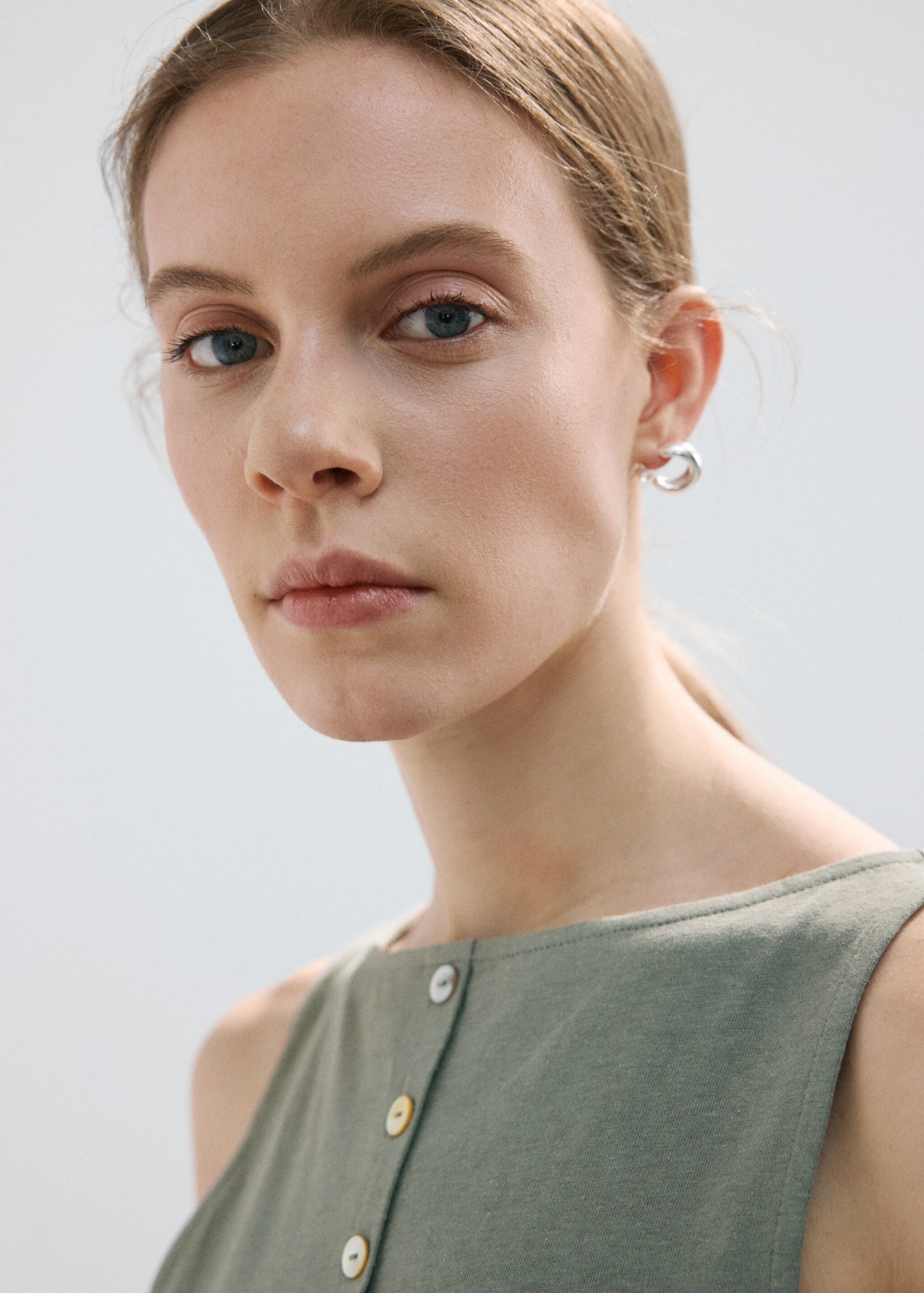 Cotton gilet with buttons - Details of the article 1, Grey. Ref: 27097150-00.