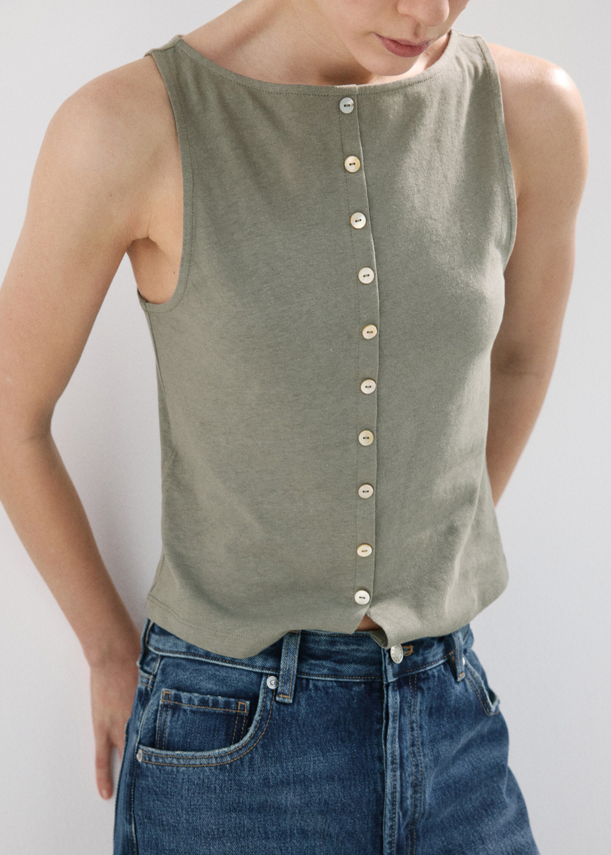 Cotton gilet with buttons - Details of the article 6, Grey. Ref: 27097150-00.