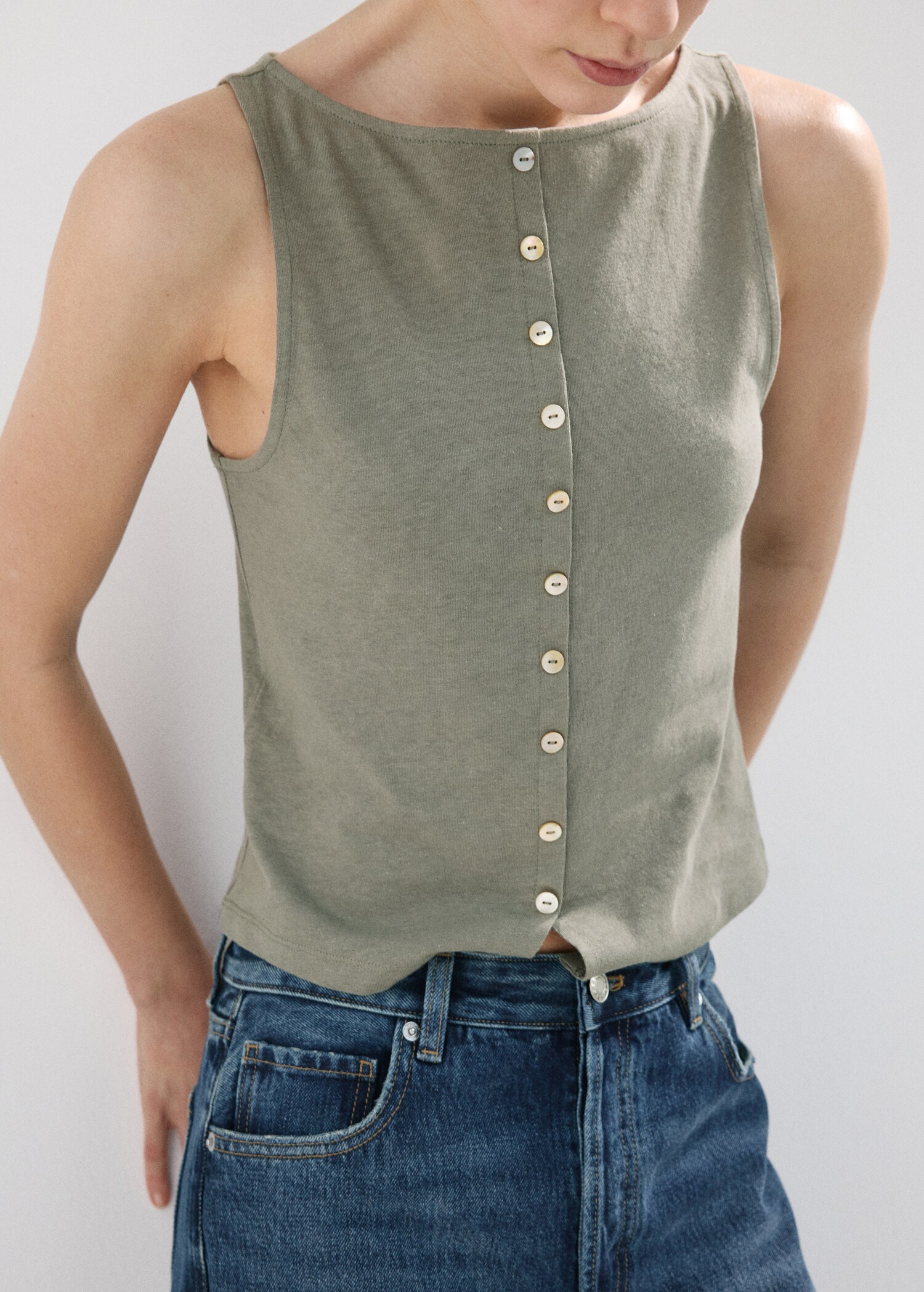 Cotton gilet with buttons - Details of the article 6