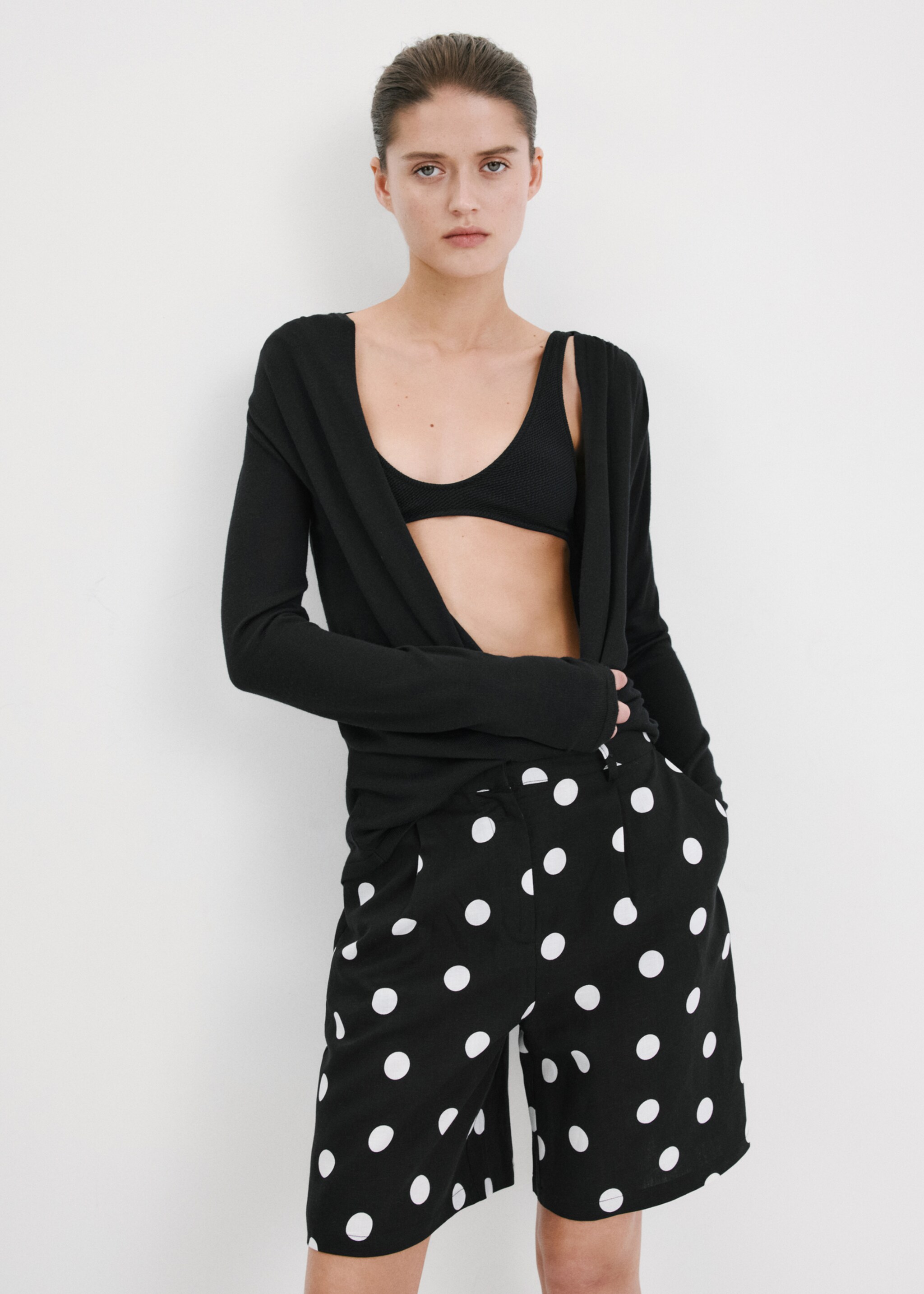 Shorts en lyocell à pois - Détail de l'article 2, Noir. Ref: 27097152-00.