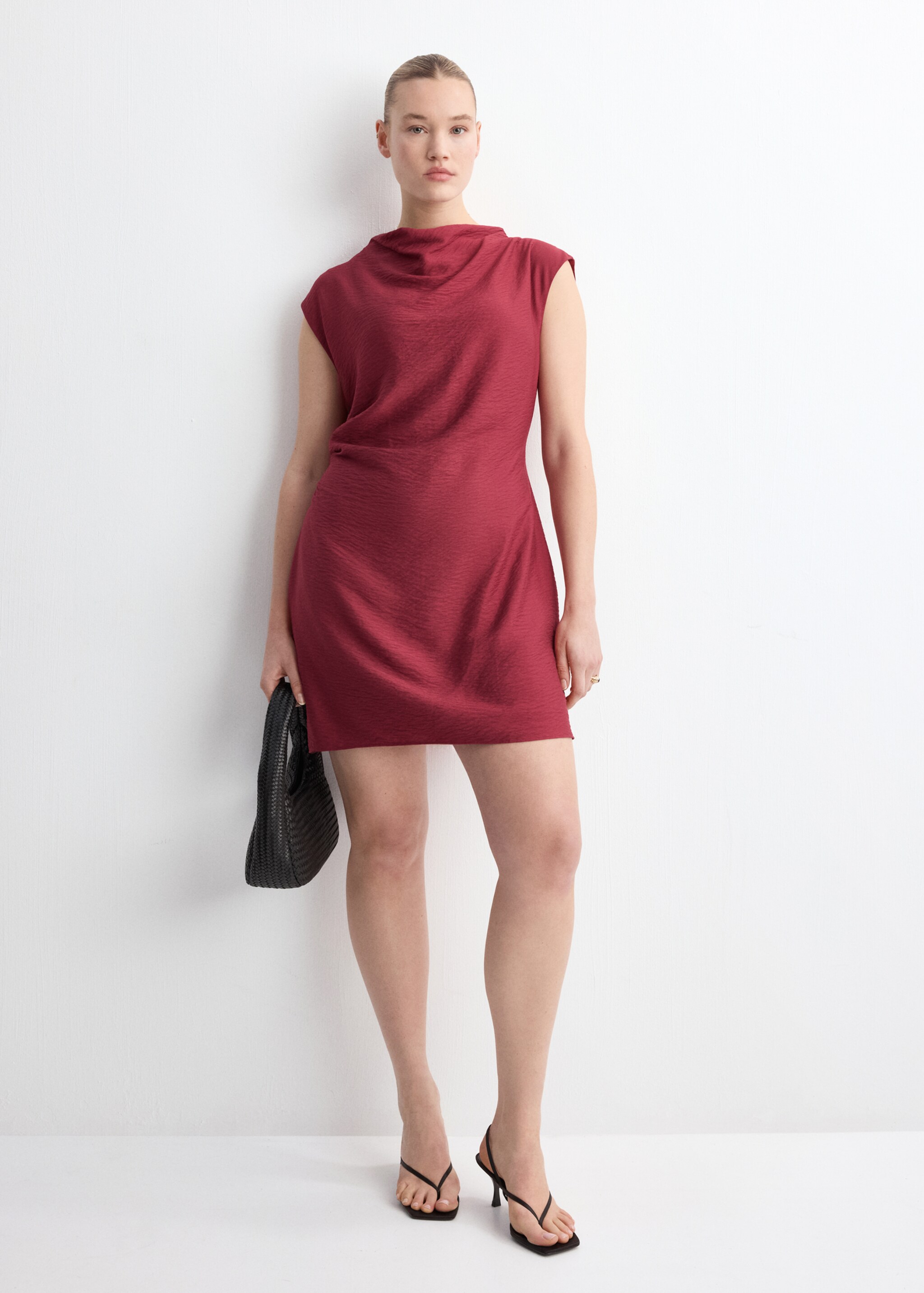 Asymmetrical draped short dress - Details of the article 3, Maroon. Ref: 27097161-00.