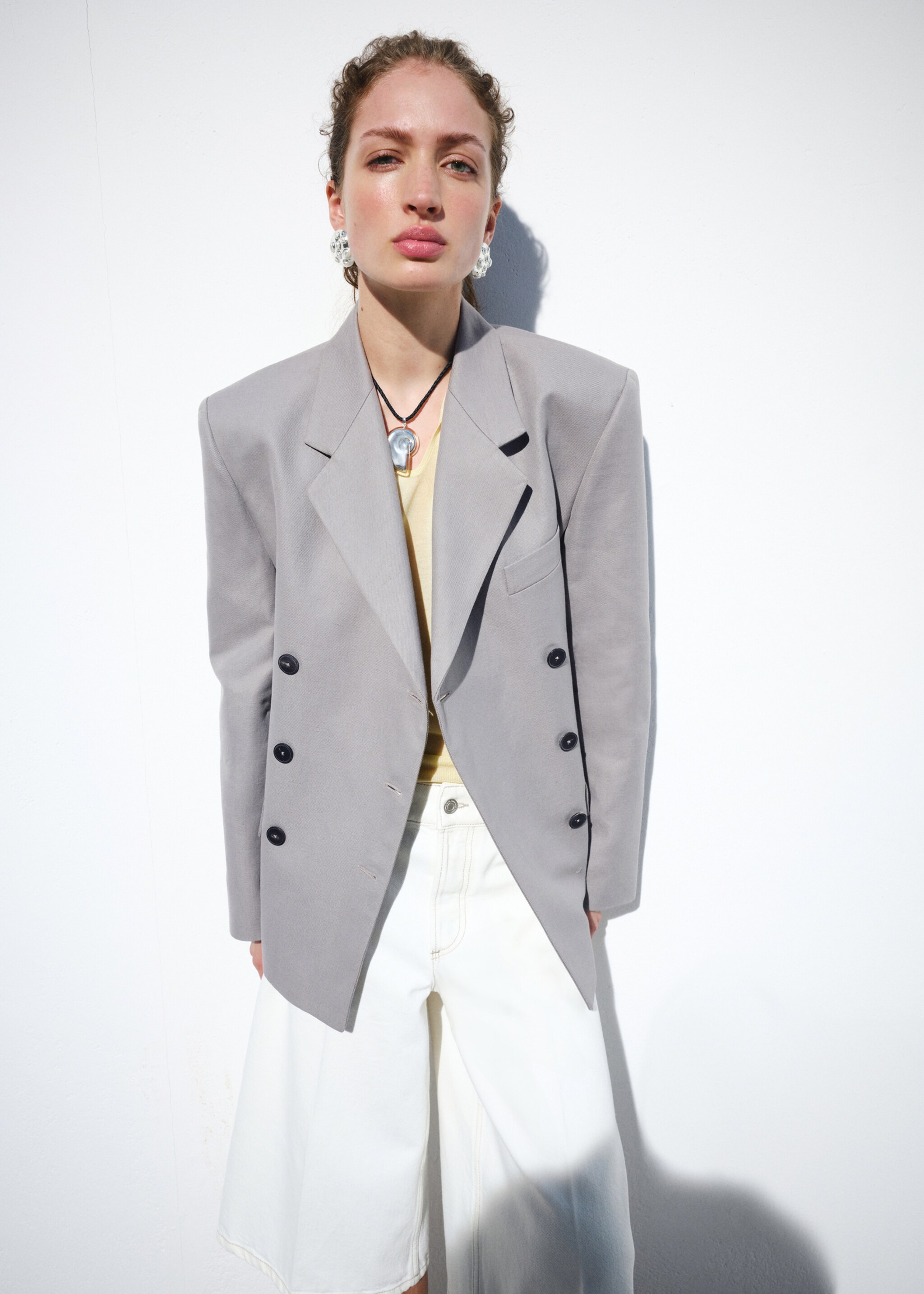 Bermuda droit taille normale - Plan moyen, Blanc cassé. Ref: 27097163-00.