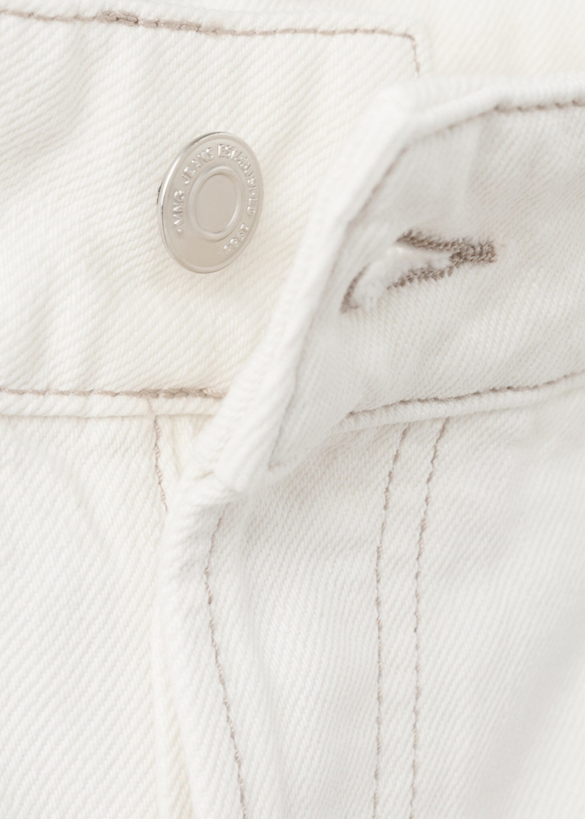 Bermuda droit taille normale - Détail de l'article 8, Blanc cassé. Ref: 27097163-00.