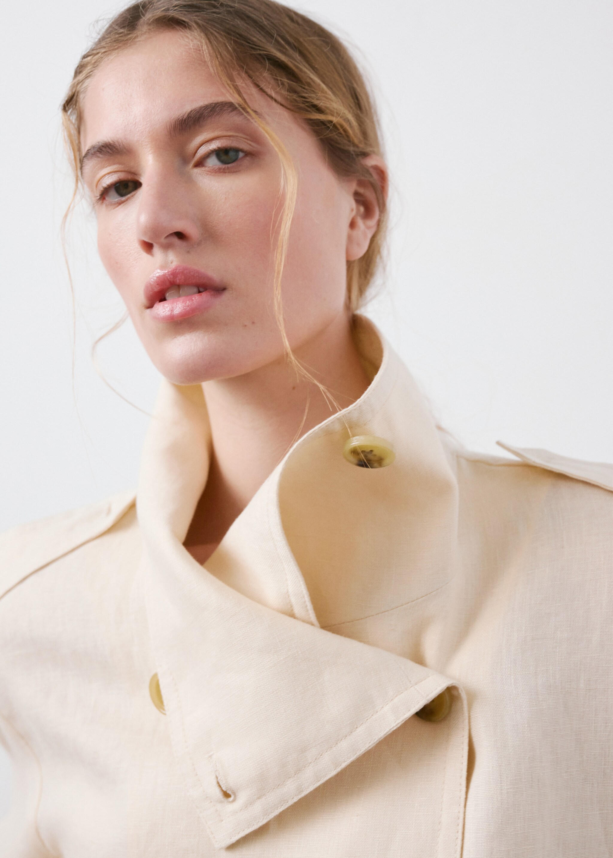 Linen funnel neck trench coat - Details of the article 1, Ecru. Ref: 27097778-00.