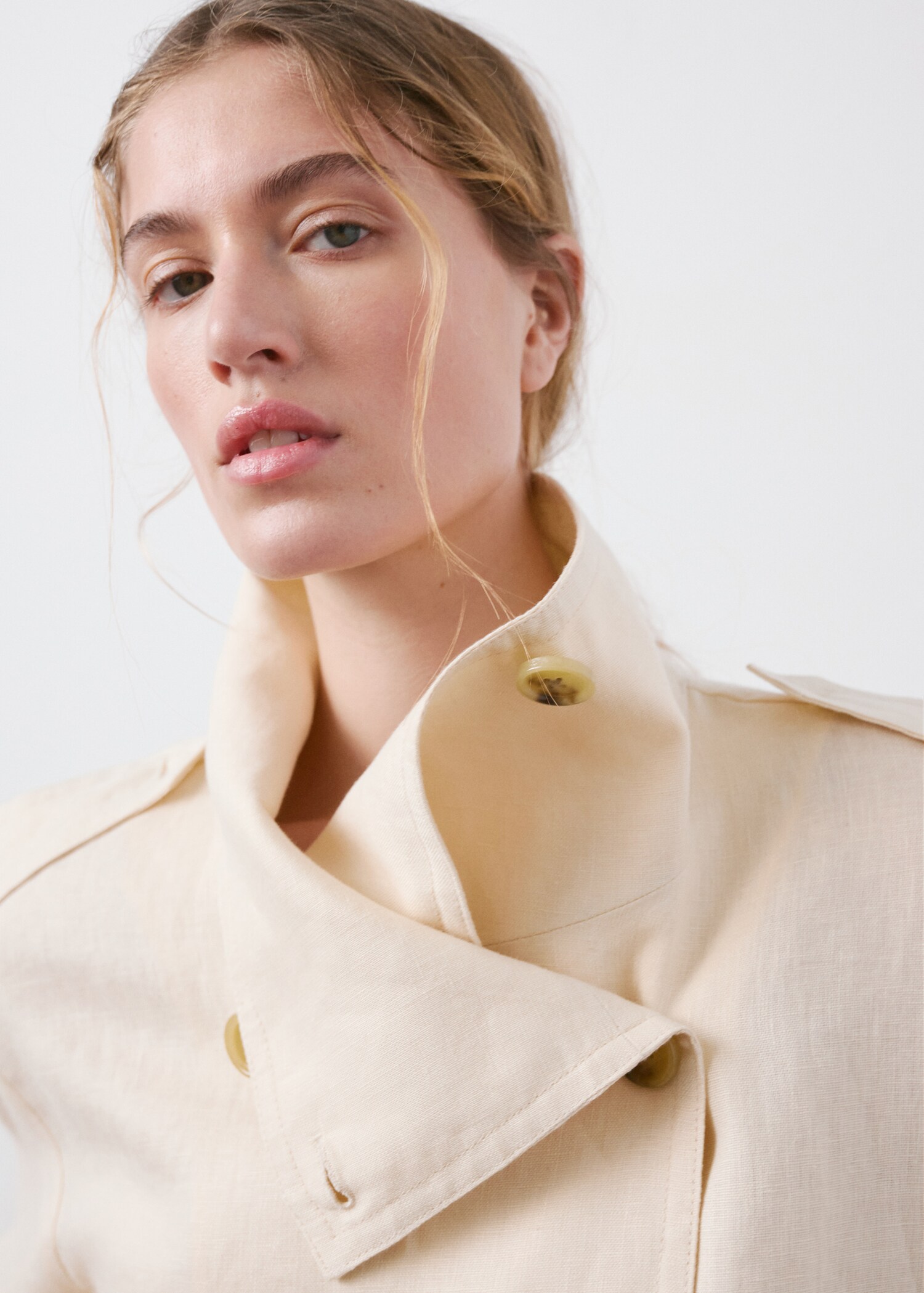 Linen funnel neck trench coat - Details of the article 1