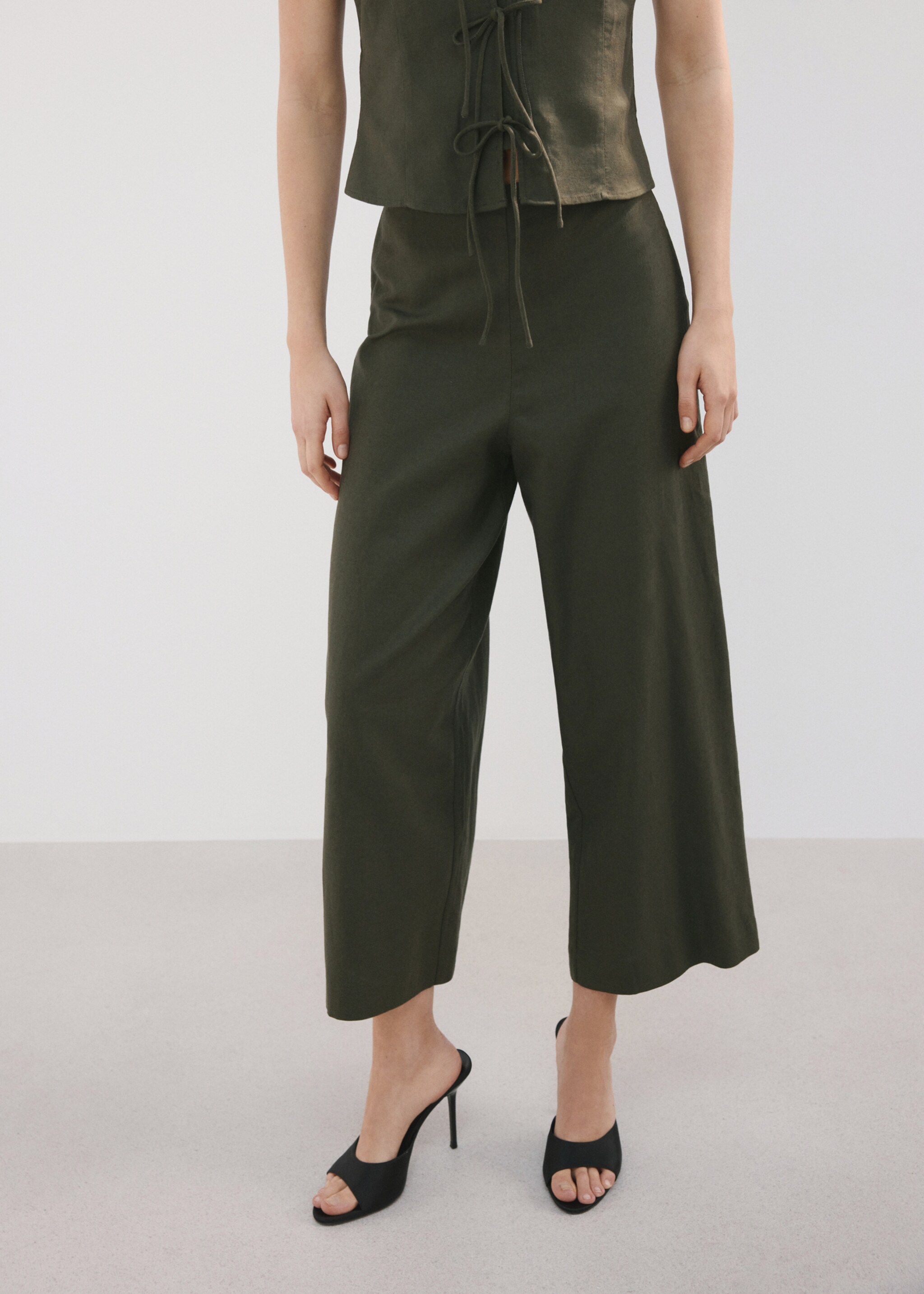 Straight linen-blend trousers - Medium plane, Khaki. Ref: 27097781-00.