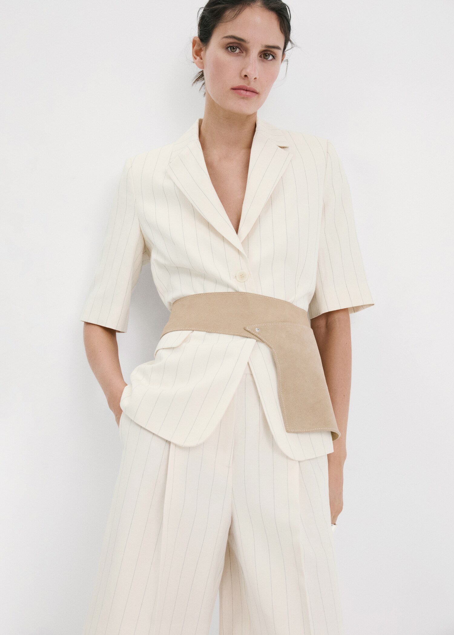 Straight linen Bermuda shorts - Details of the article 1