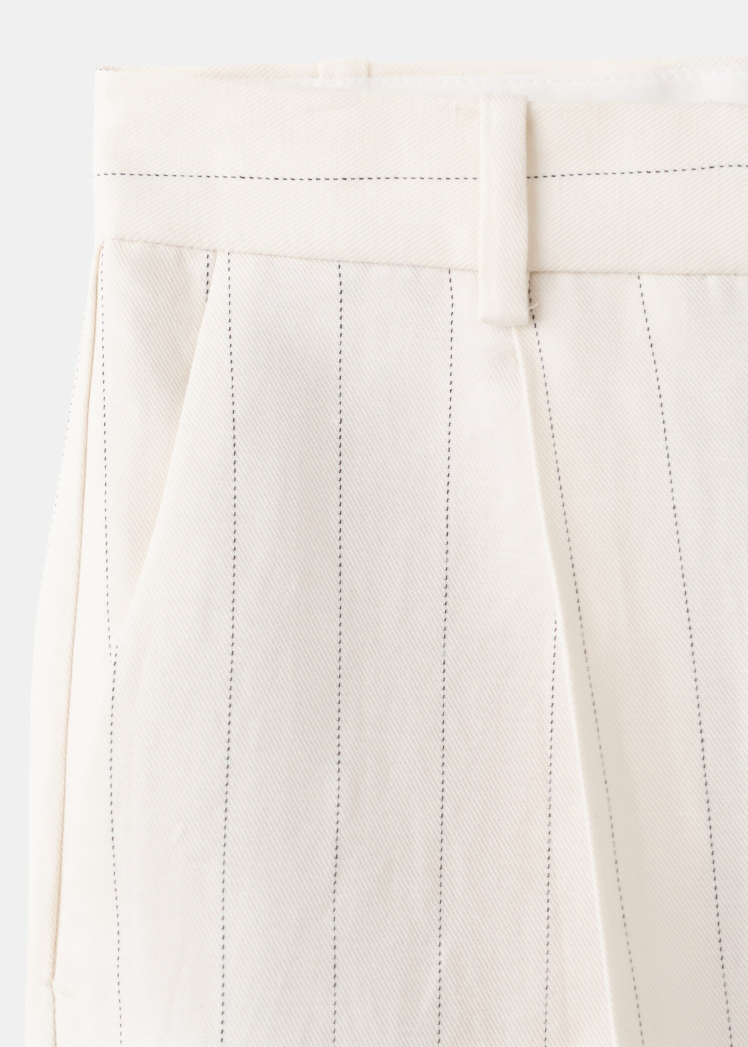 Straight linen Bermuda shorts - Details of the article 8
