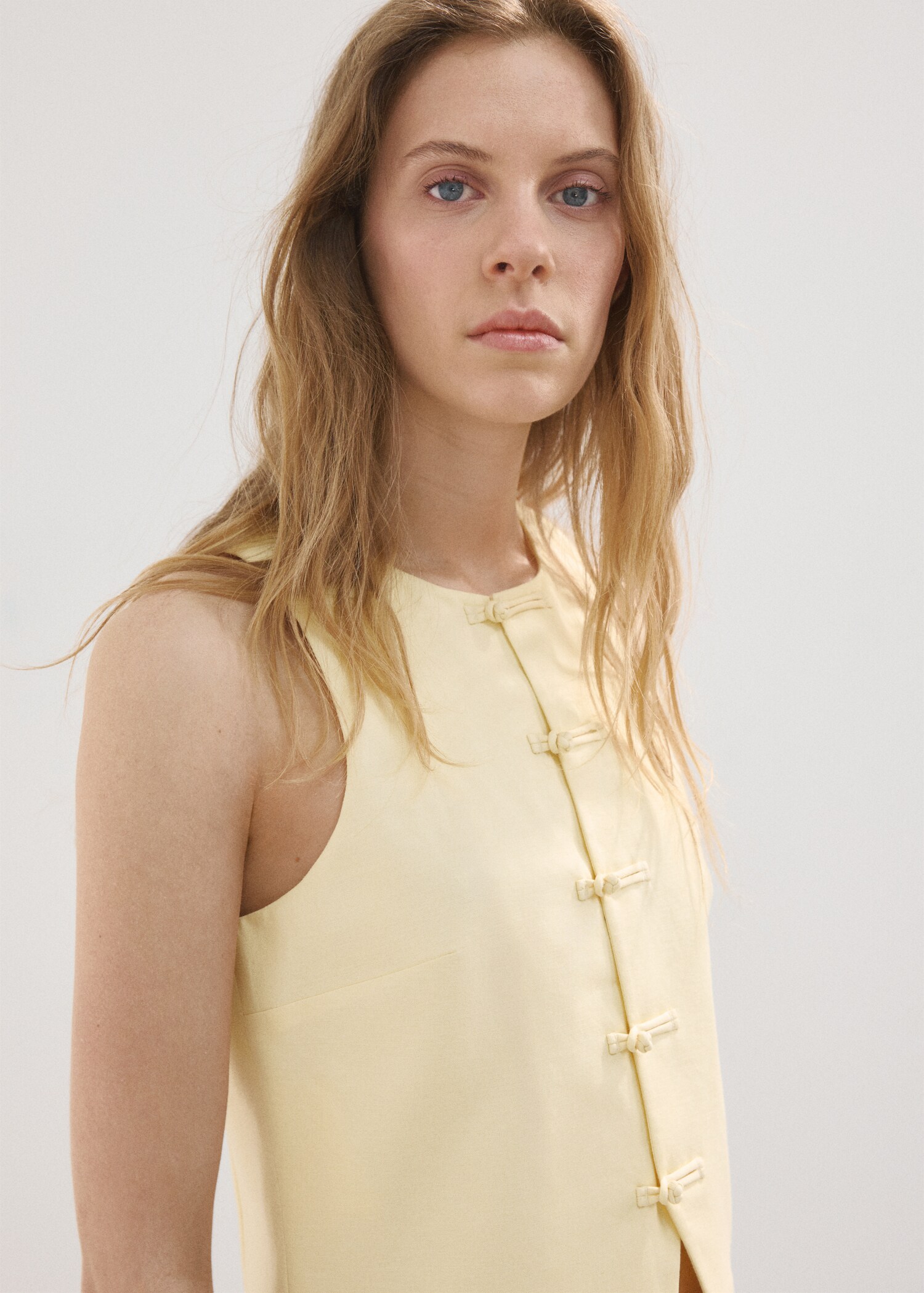 Linen-blend suit waistcoat - Details of the article 1