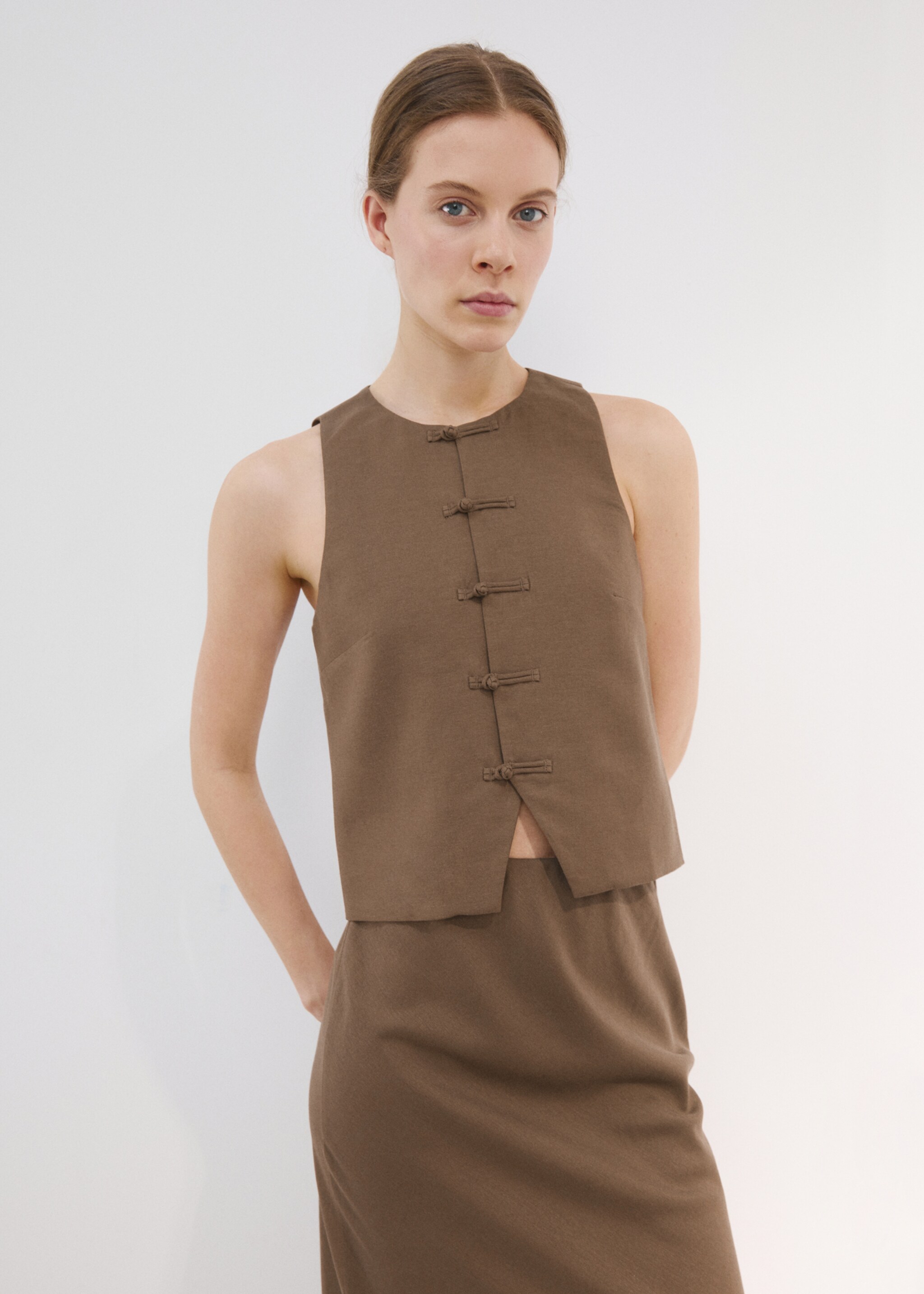 Gilet de costume lin mélangé - Détail de l'article 1, Marron. Ref: 27097783-00.