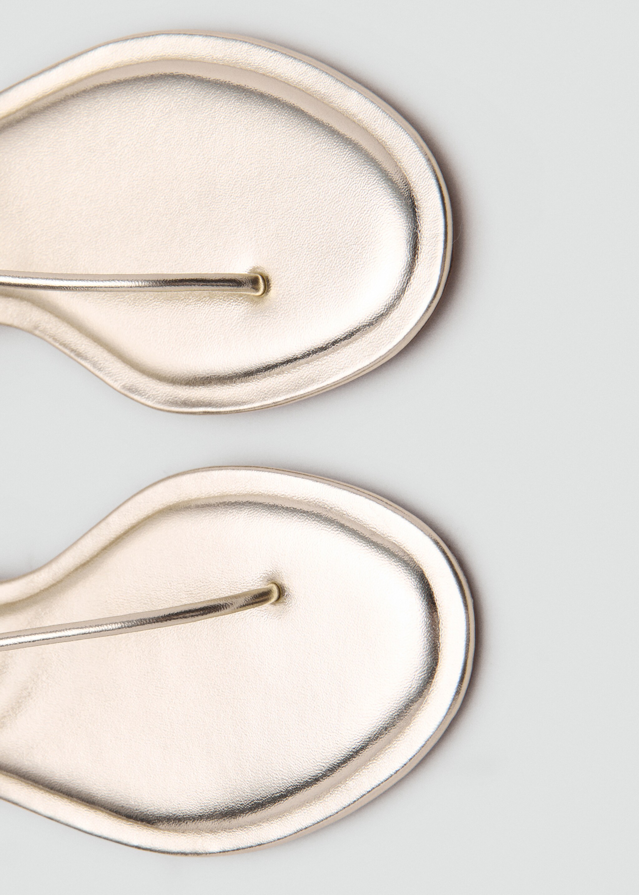 Metallic straps sandals - Details of the article 3, Gold. Ref: 27097784-00.