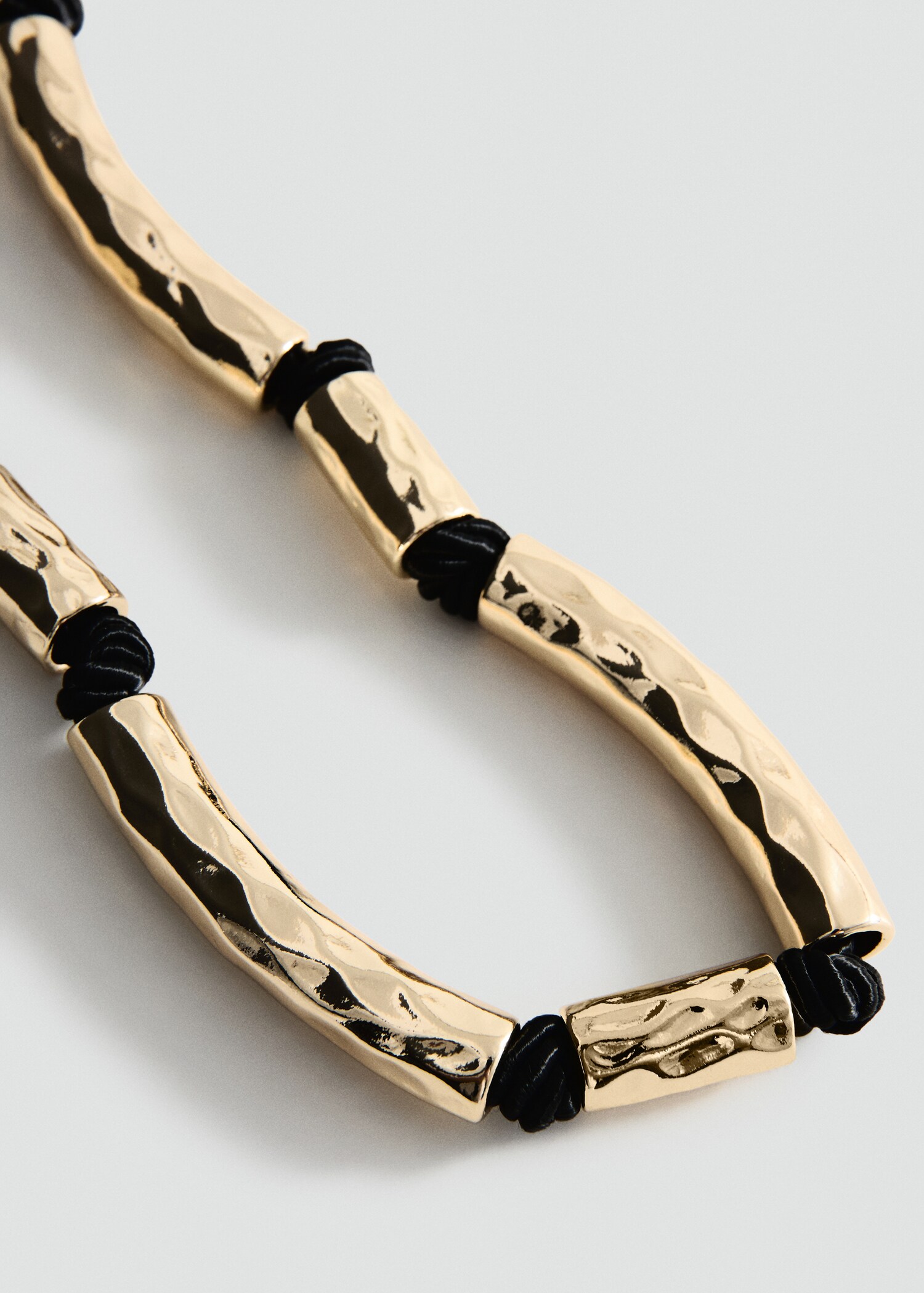 Necklace with irregular metallic pieces - Medium plane