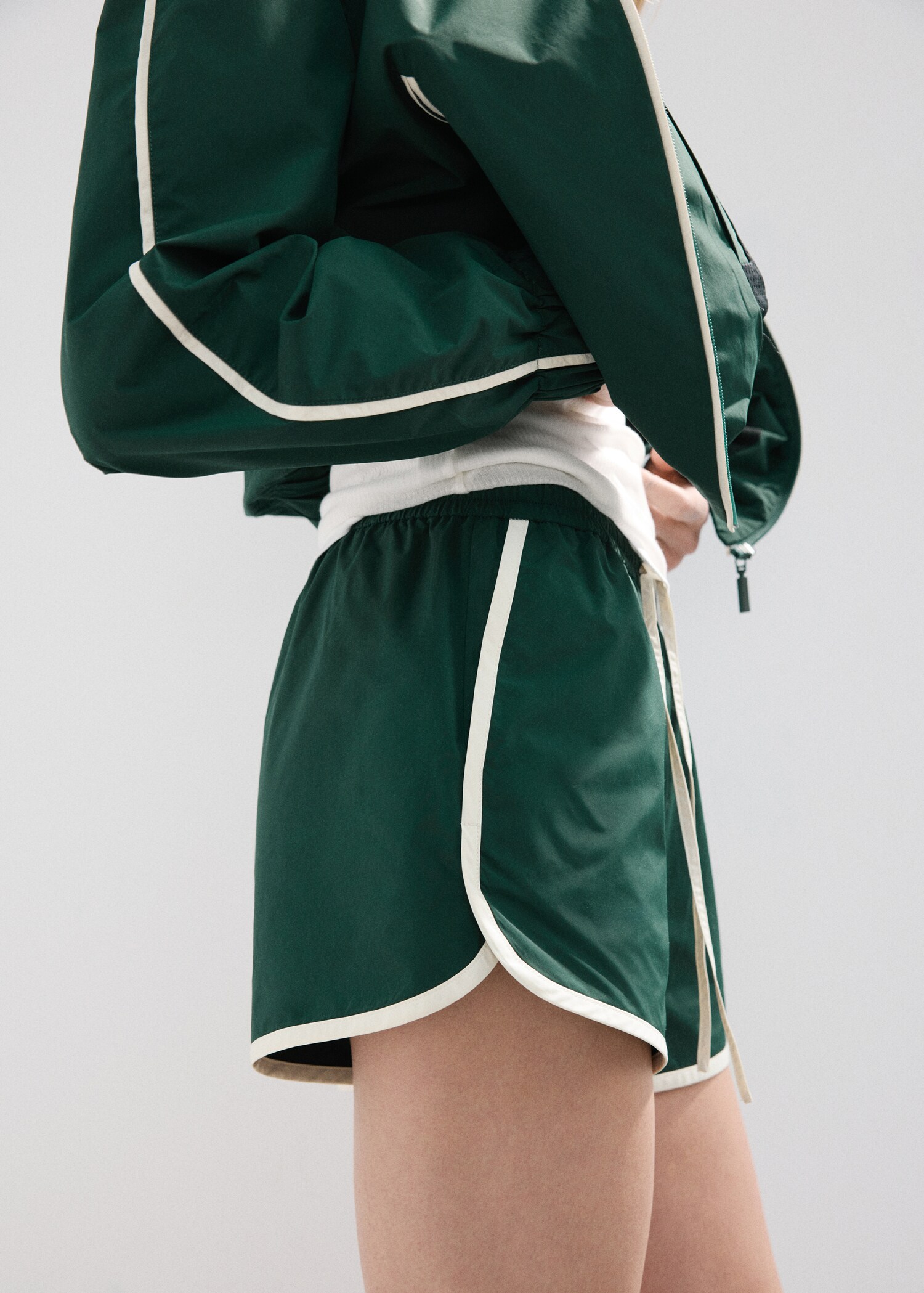 Σορτς με ρέλι σε αντίθεση - Λεπτομέρεια του προϊόντος 1