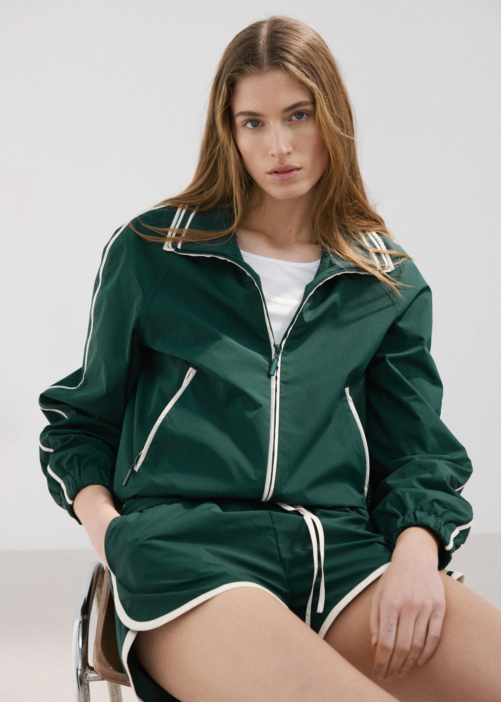 Σορτς με ρέλι σε αντίθεση - Λεπτομέρεια του προϊόντος 6, Πράσινο. Ref: 27097793-00.