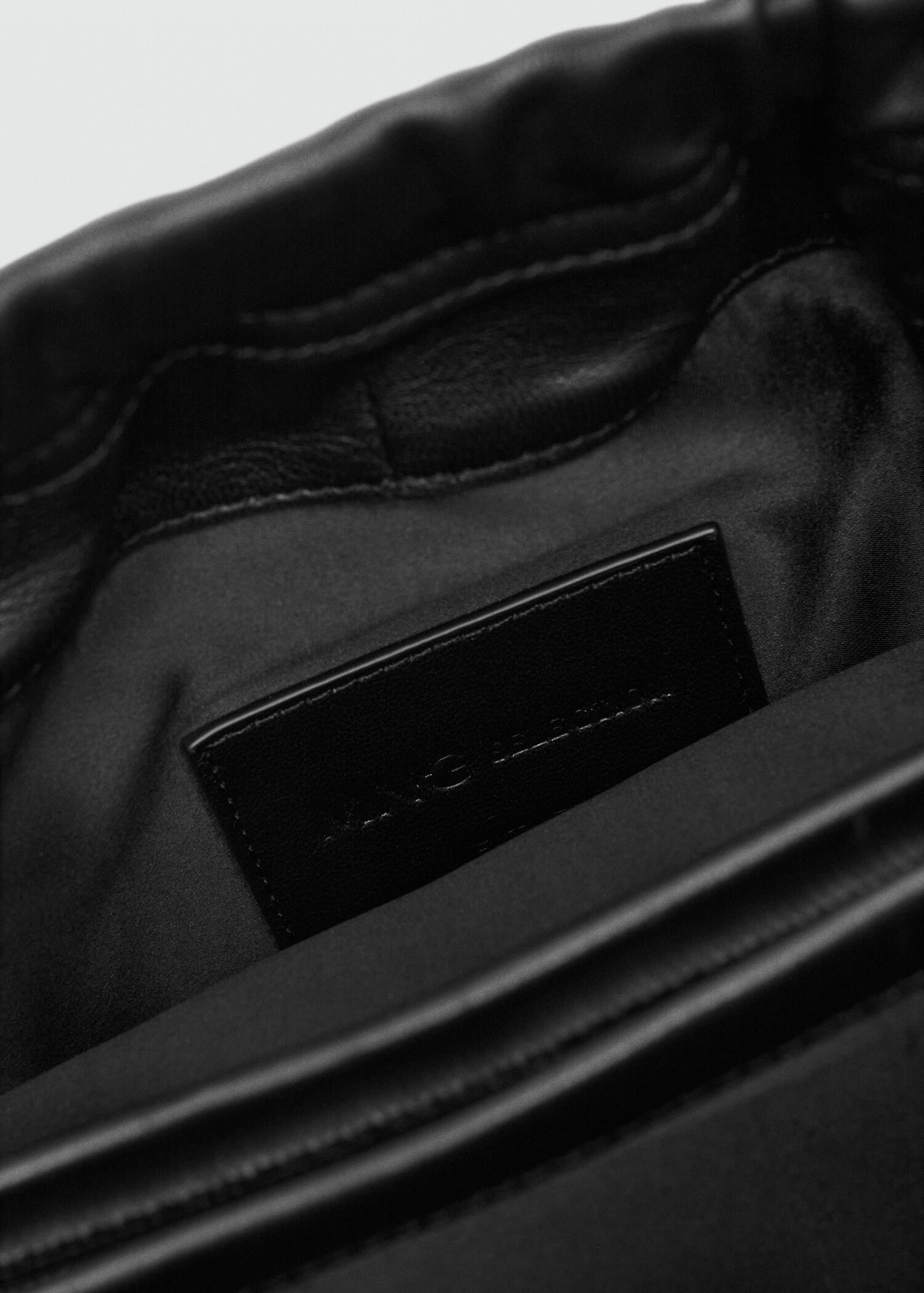 Kožna torbica - Detalji artikla 1