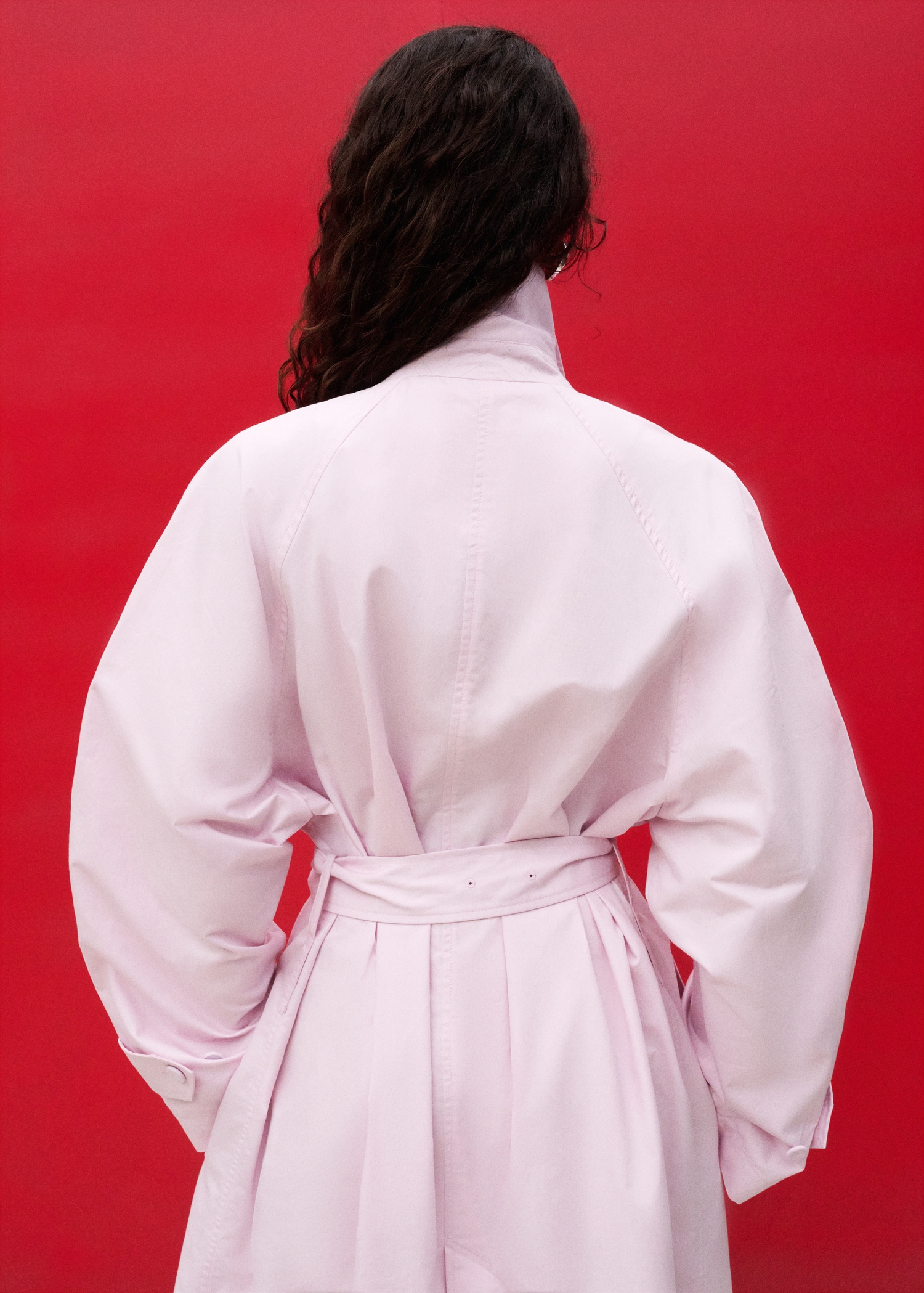 Long trench coat with belt - Reverse of the article