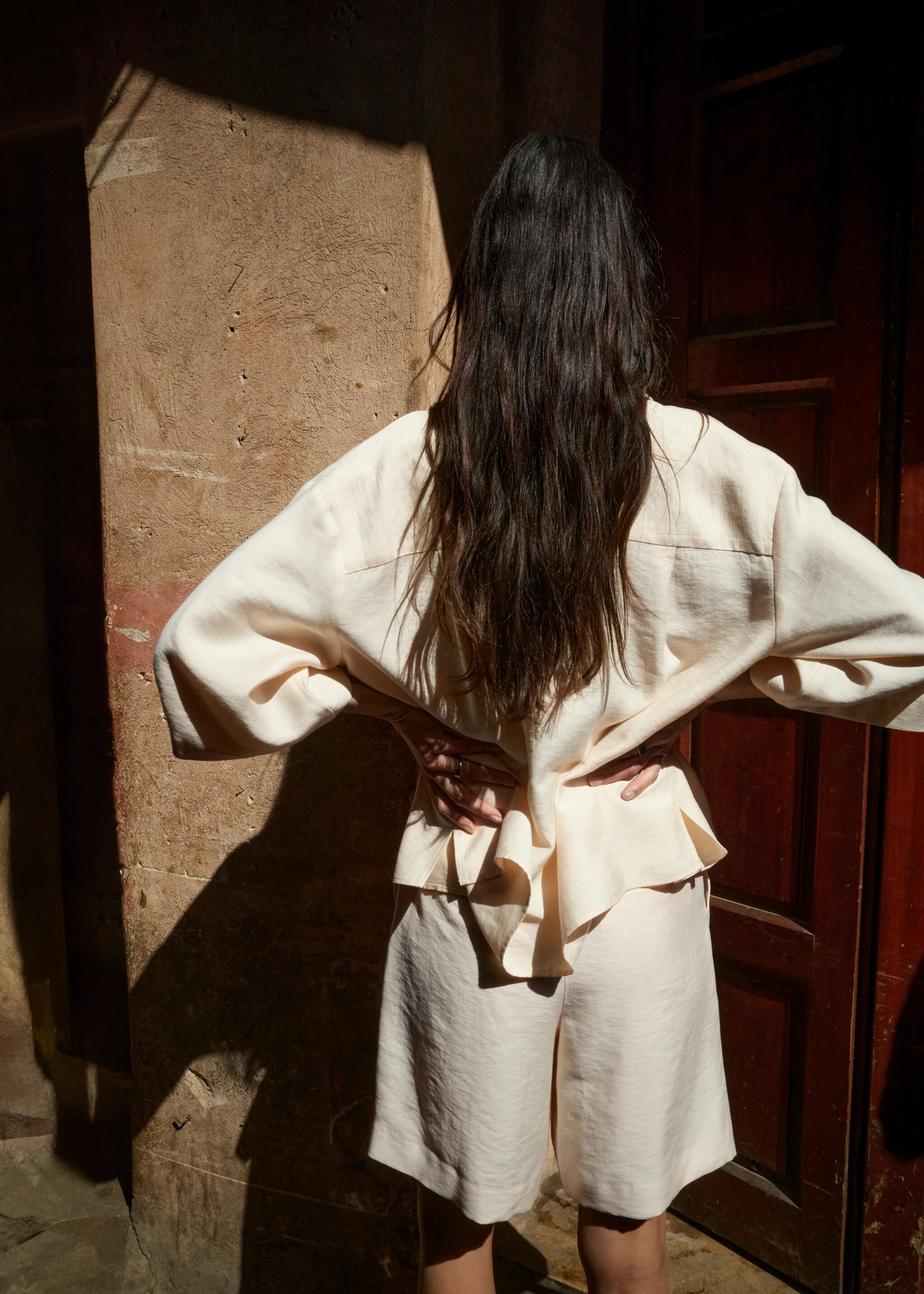 Straight-fit lyocell bermuda shorts - Reverse of the article, Ecru. Ref: 27097801-00.