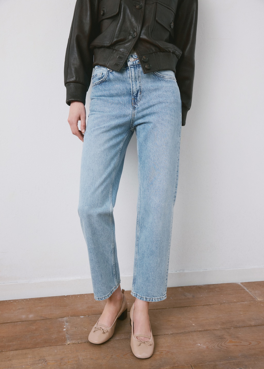 Mid-rise straight jeans