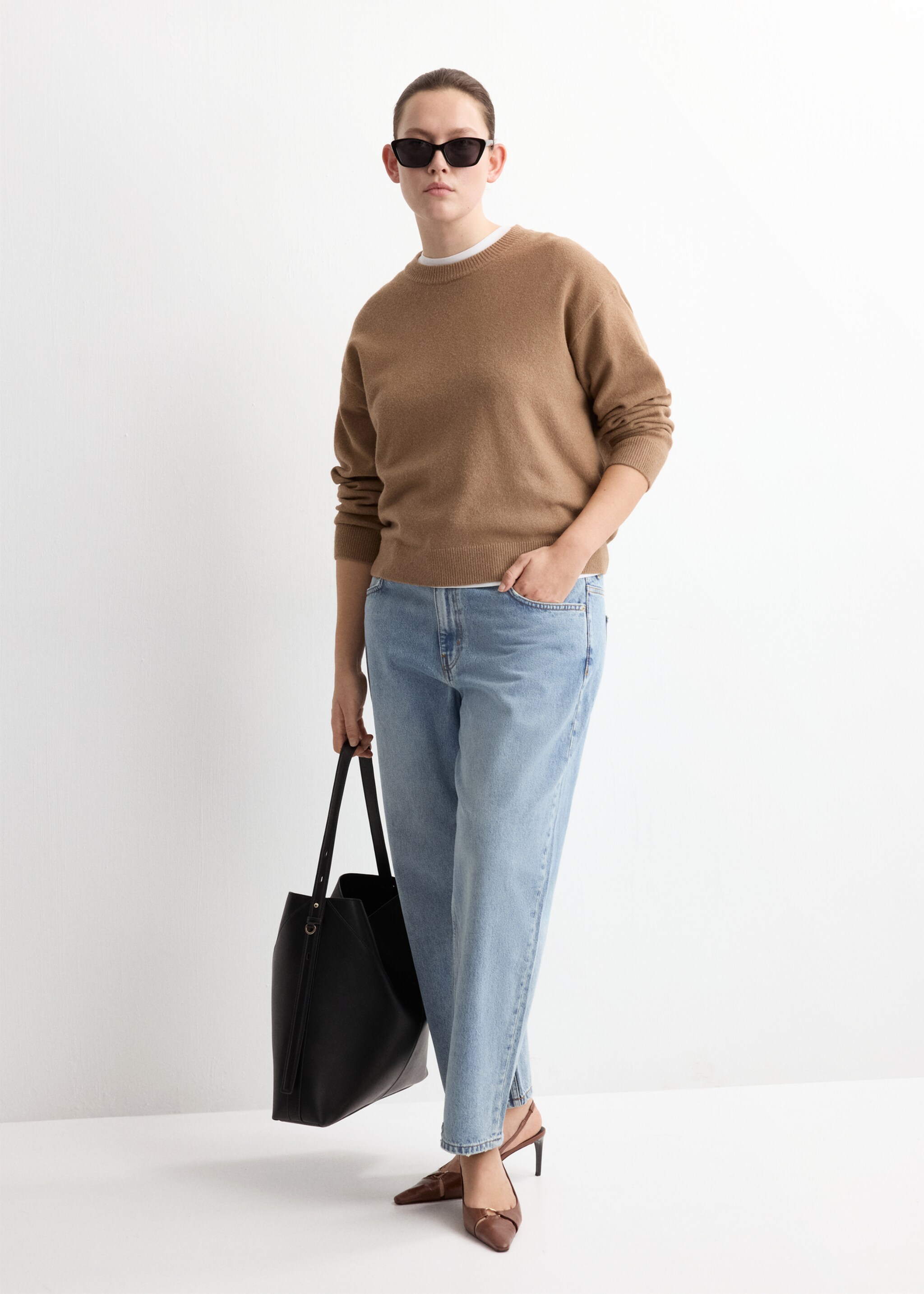 Mid-rise straight jeans - Details of the article 3, Medium Blue. Ref: 27097891-00.