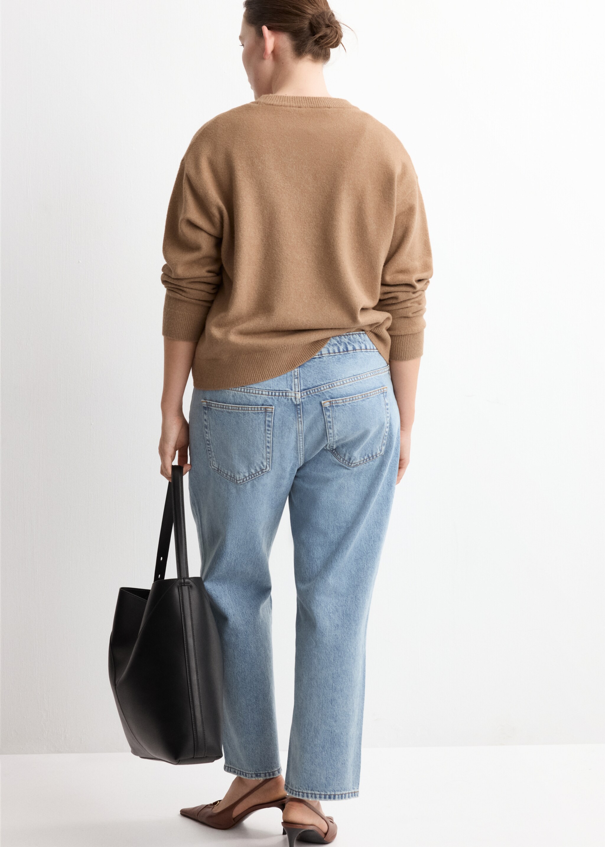 Mid-rise straight jeans - Details of the article 4, Medium Blue. Ref: 27097891-00.