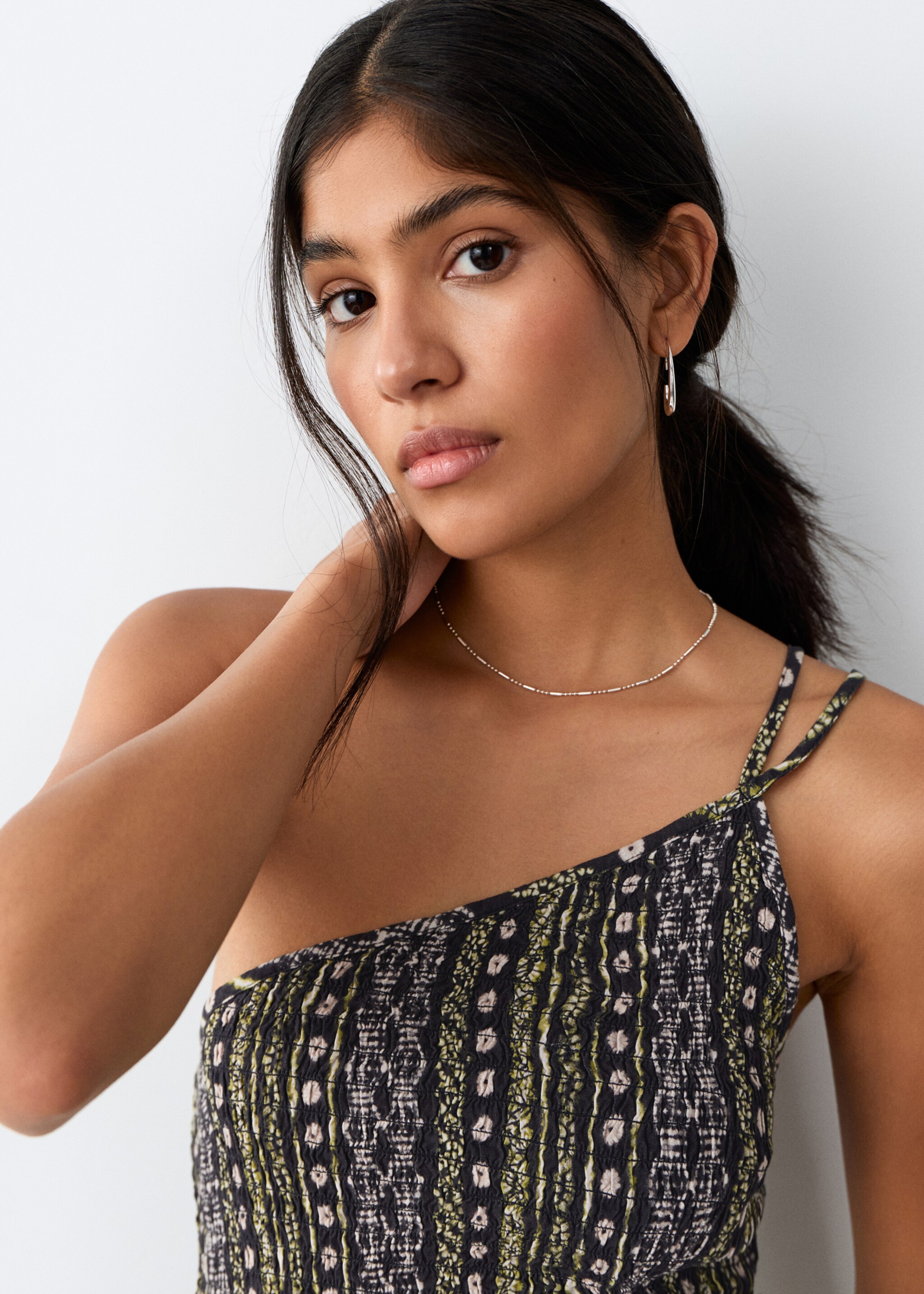 Printed asymmetrical dress - Details of the article 1, Black. Ref: 27097898-00.