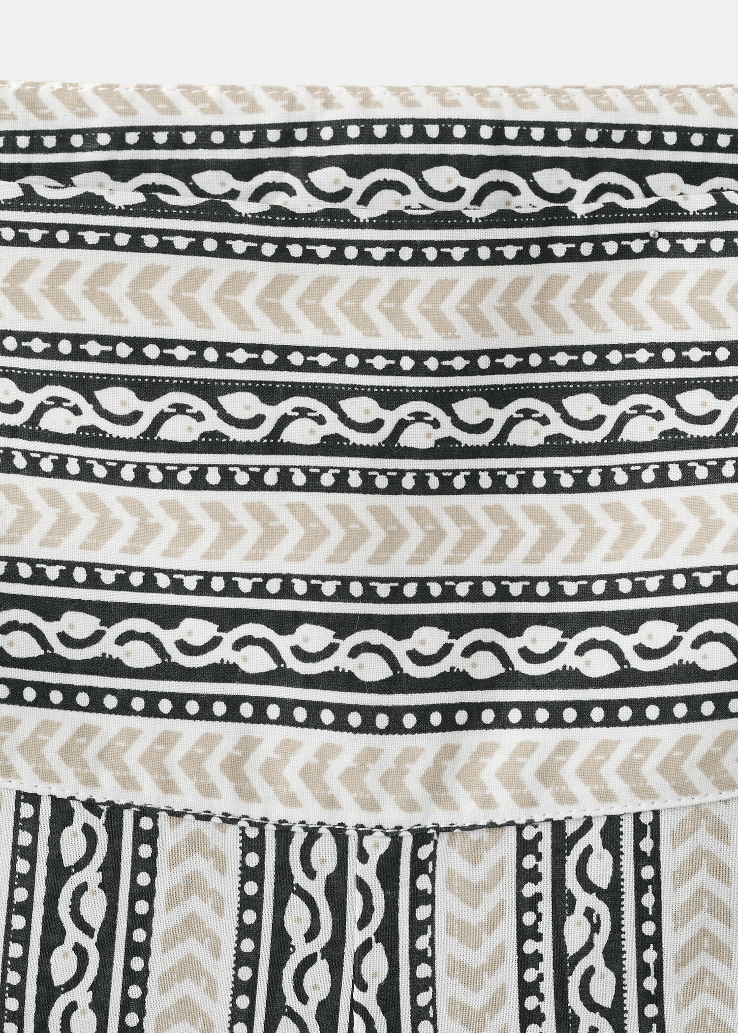 Printed straight trousers - Details of the article 0