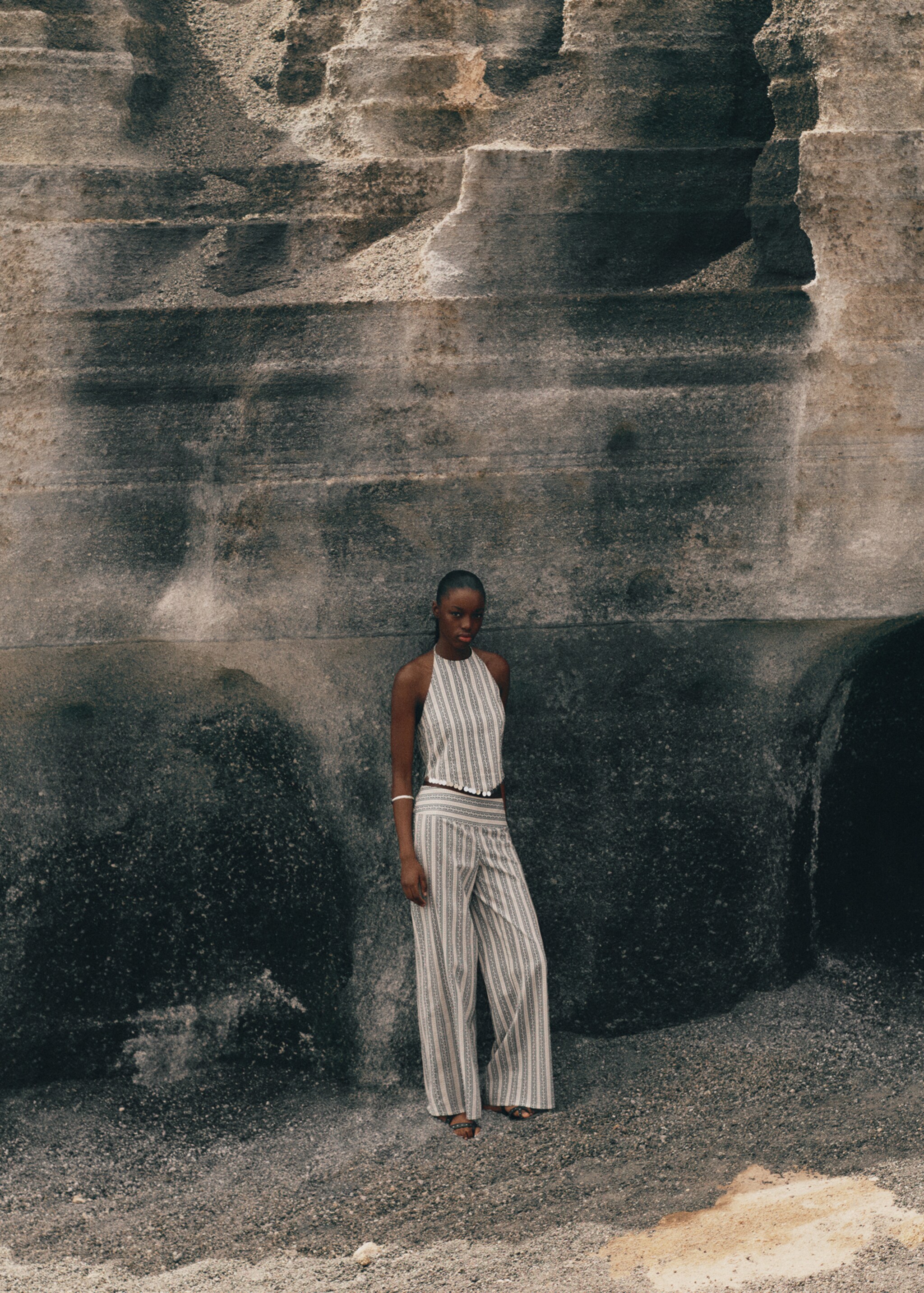 Printed straight trousers - Details of the article 5, Ecru. Ref: 27097899-00.