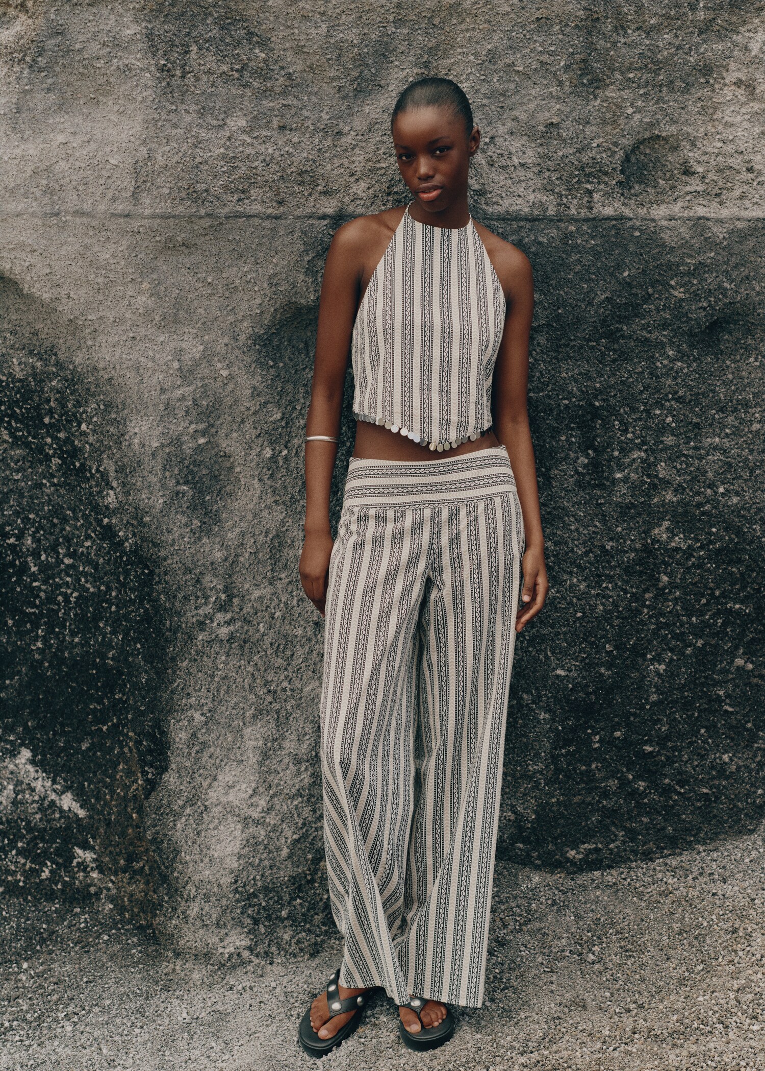 Printed straight trousers - Details of the article 7