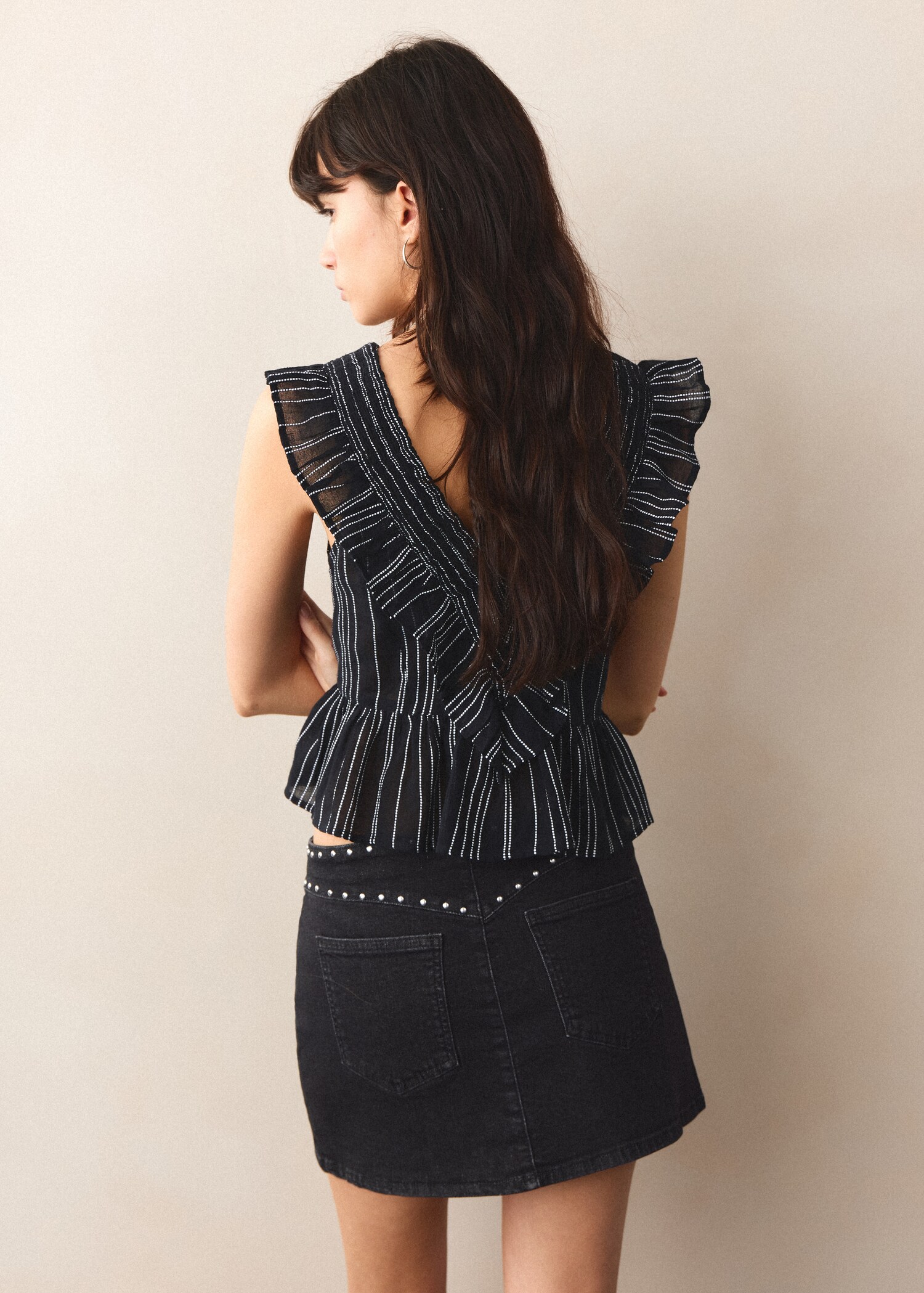 Jupe courte à clous - Verso de l’article