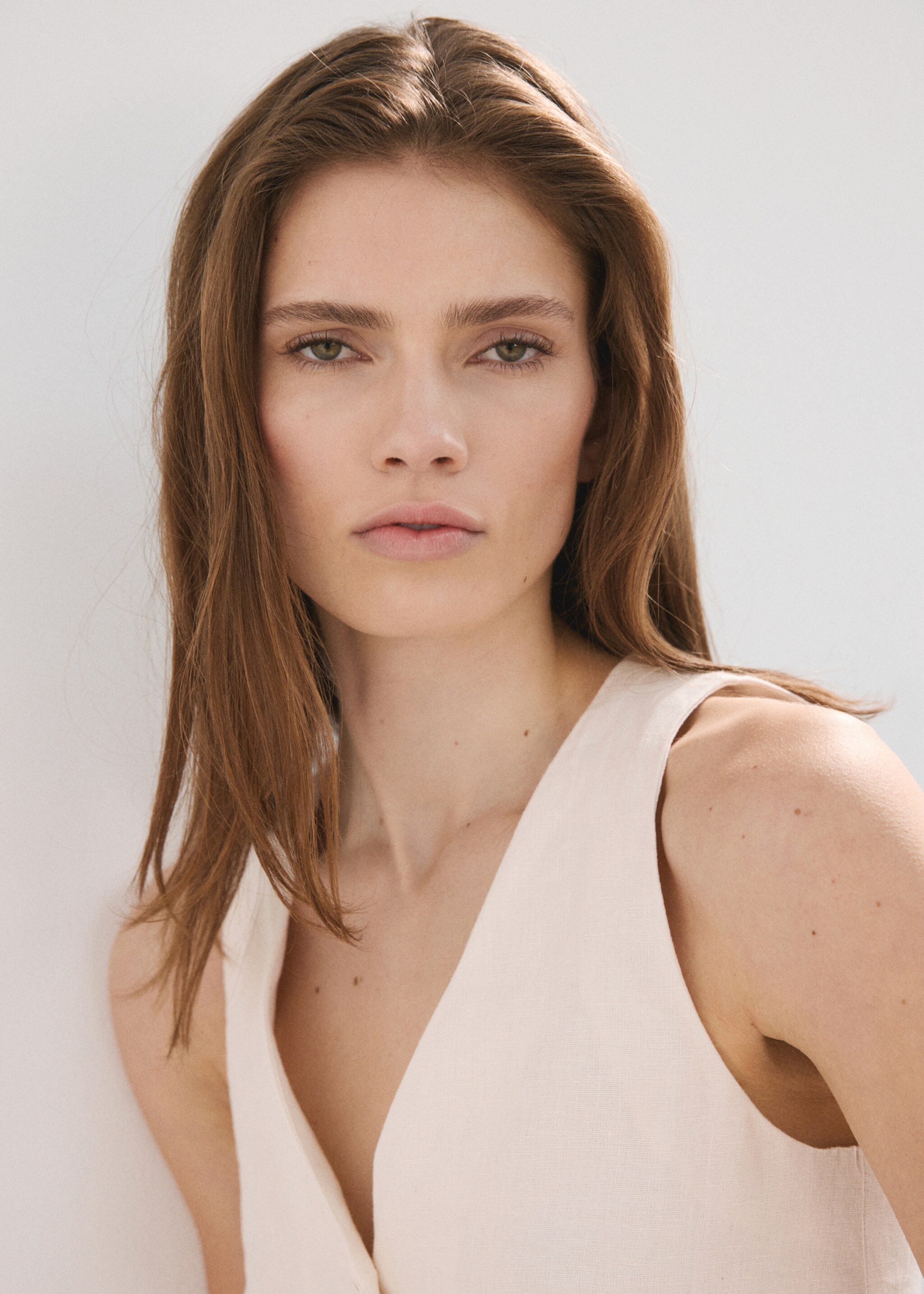 Belt linen jumpsuit - Details of the article 1, Ecru. Ref: 27097913-00.