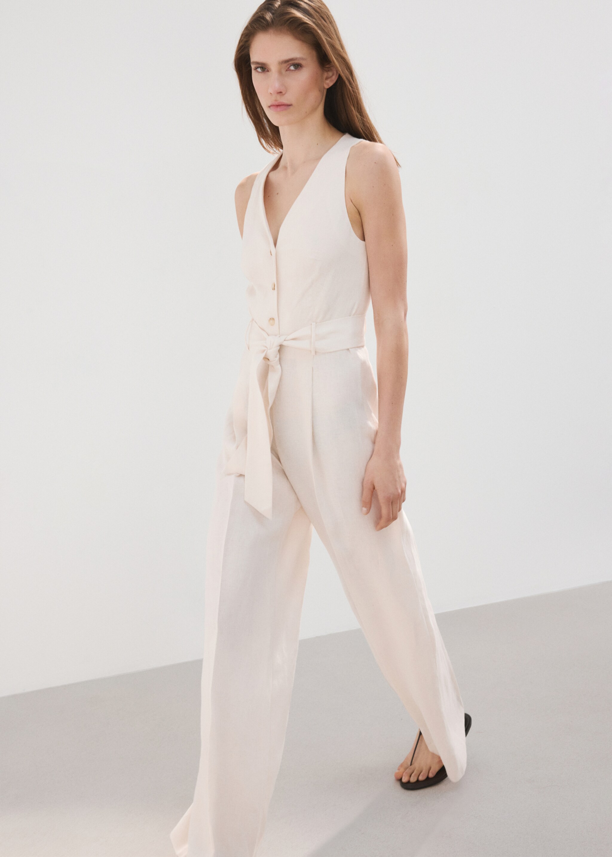 Belt linen jumpsuit - Details of the article 2, Ecru. Ref: 27097913-00.