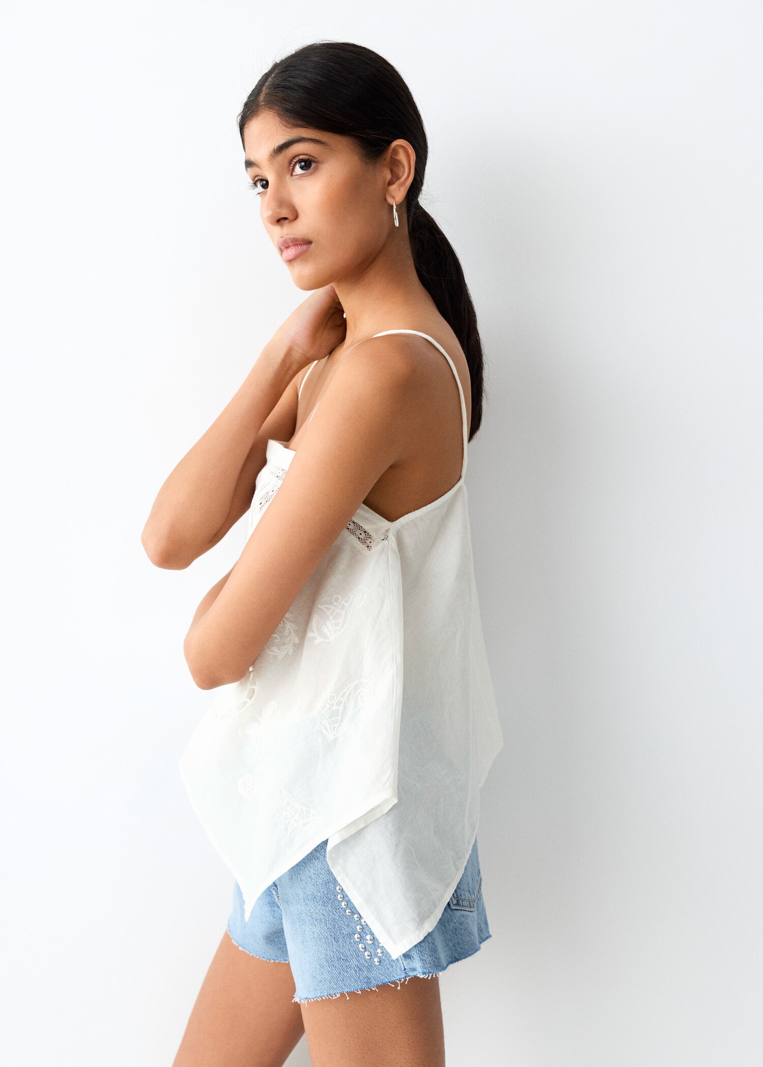 Top brodé ajouré - Détail de l'article 6