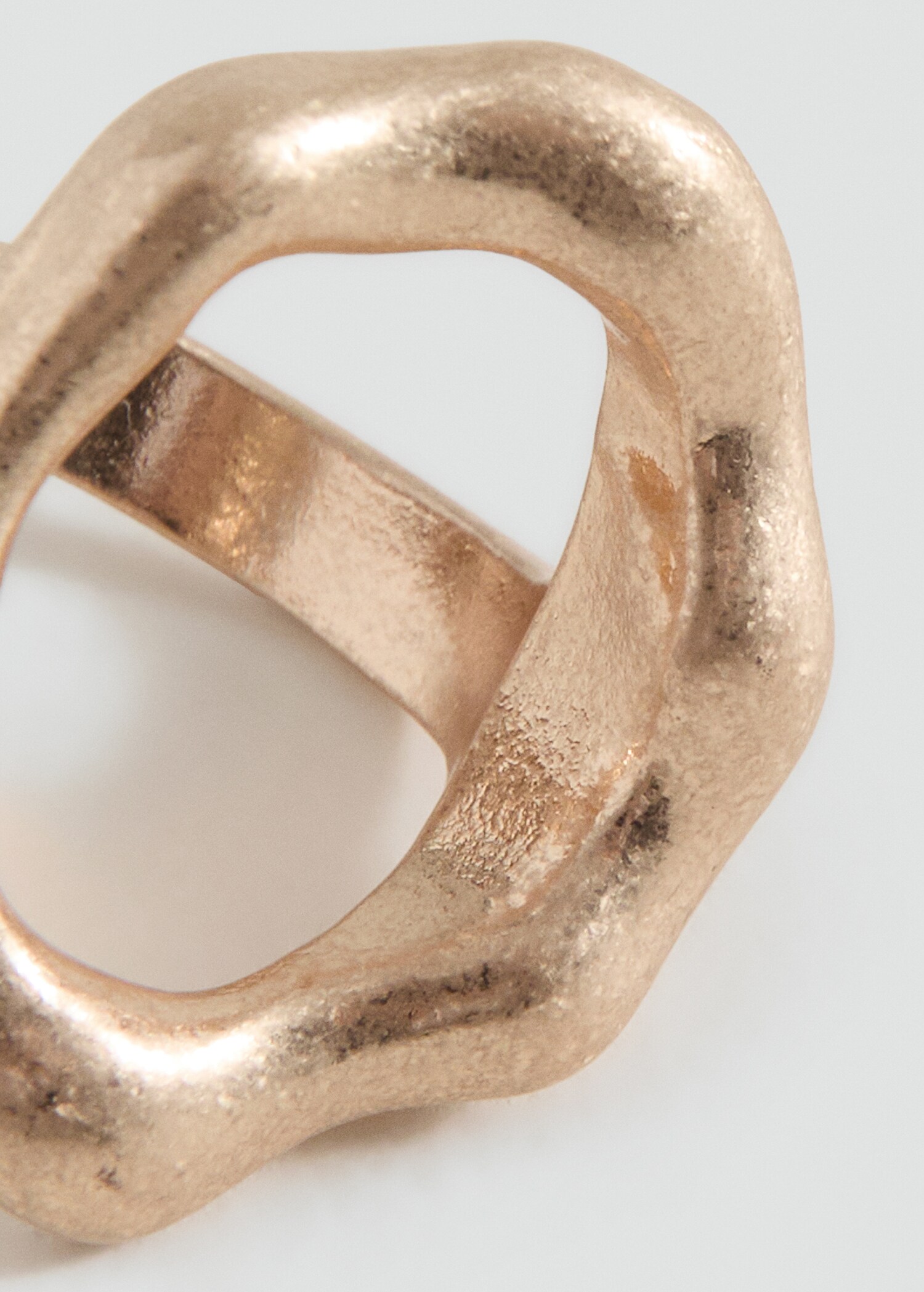 Circular embossed ring - Medium plane