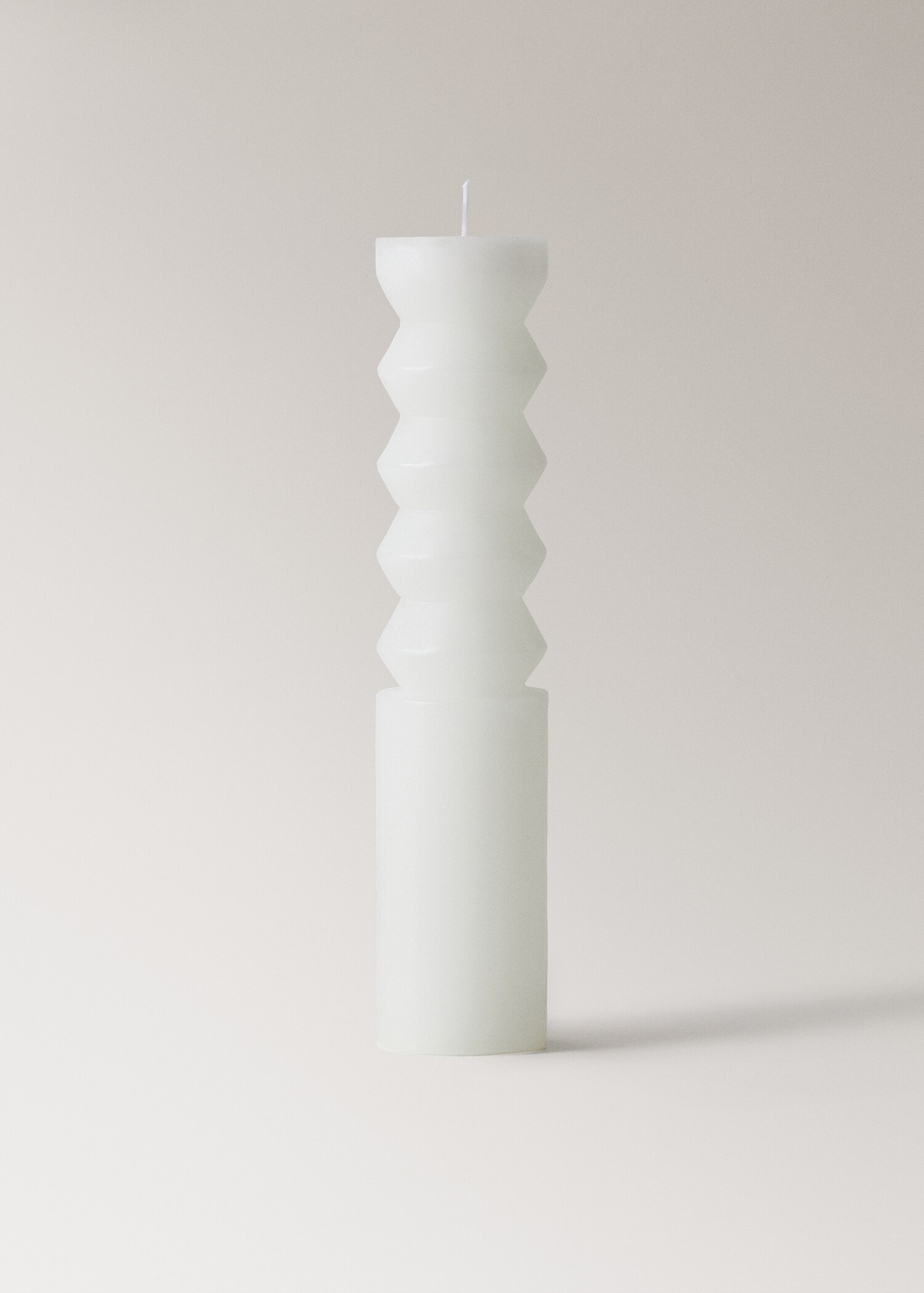 Tall sculptural candle - Article without model