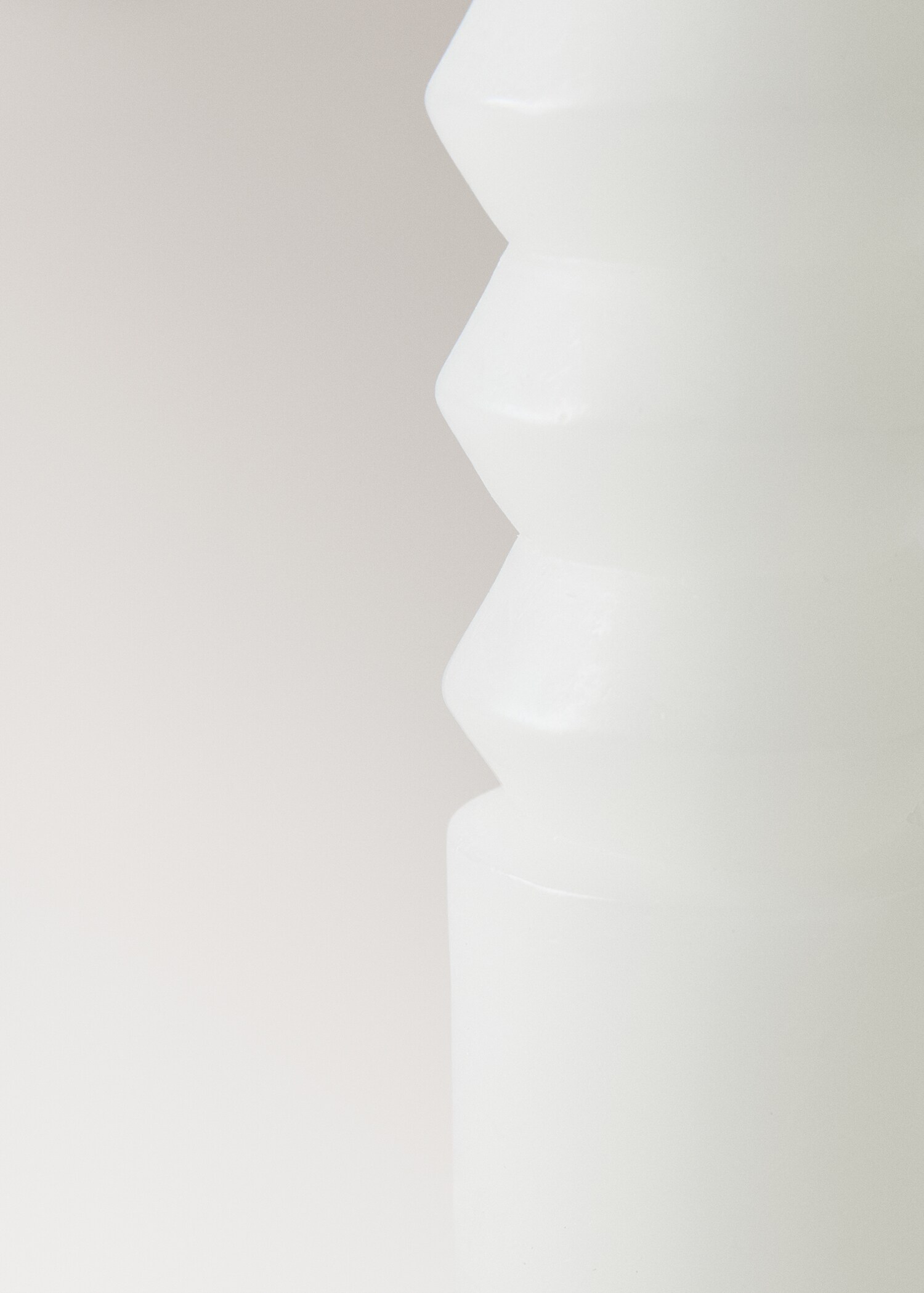 Tall sculptural candle - Details of the article 2