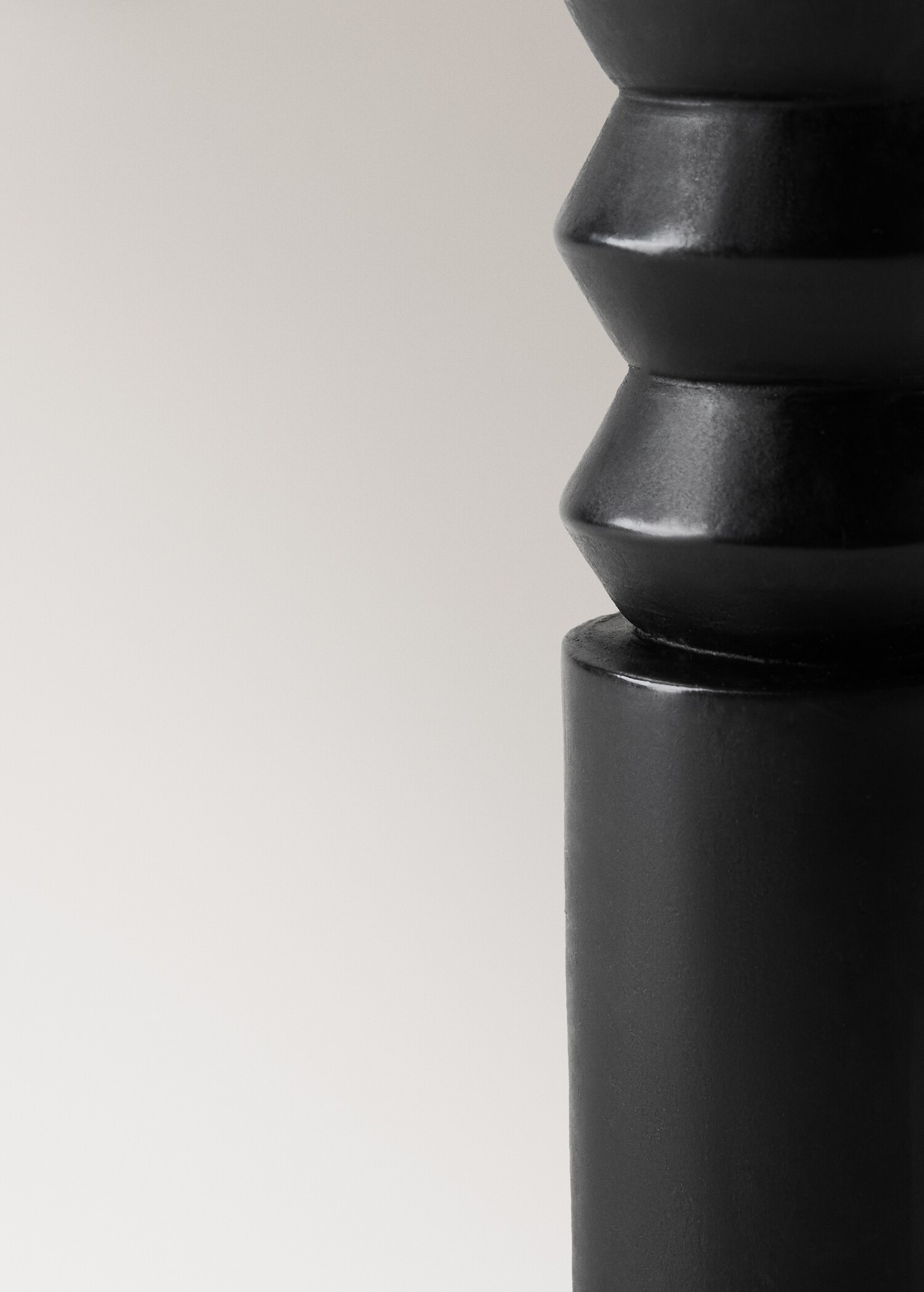Tall sculptural candle - Details of the article 2