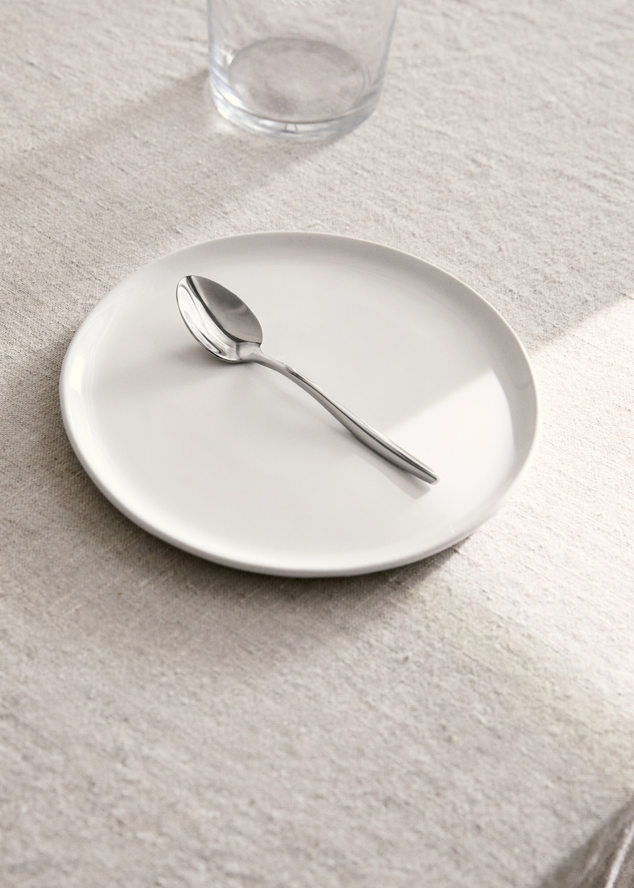 Pack mit 4 Dessertlöffeln aus Edelstahl mit schlankem Griff - Detail des Artikels 7, Silber. Ref: 27123352-00.